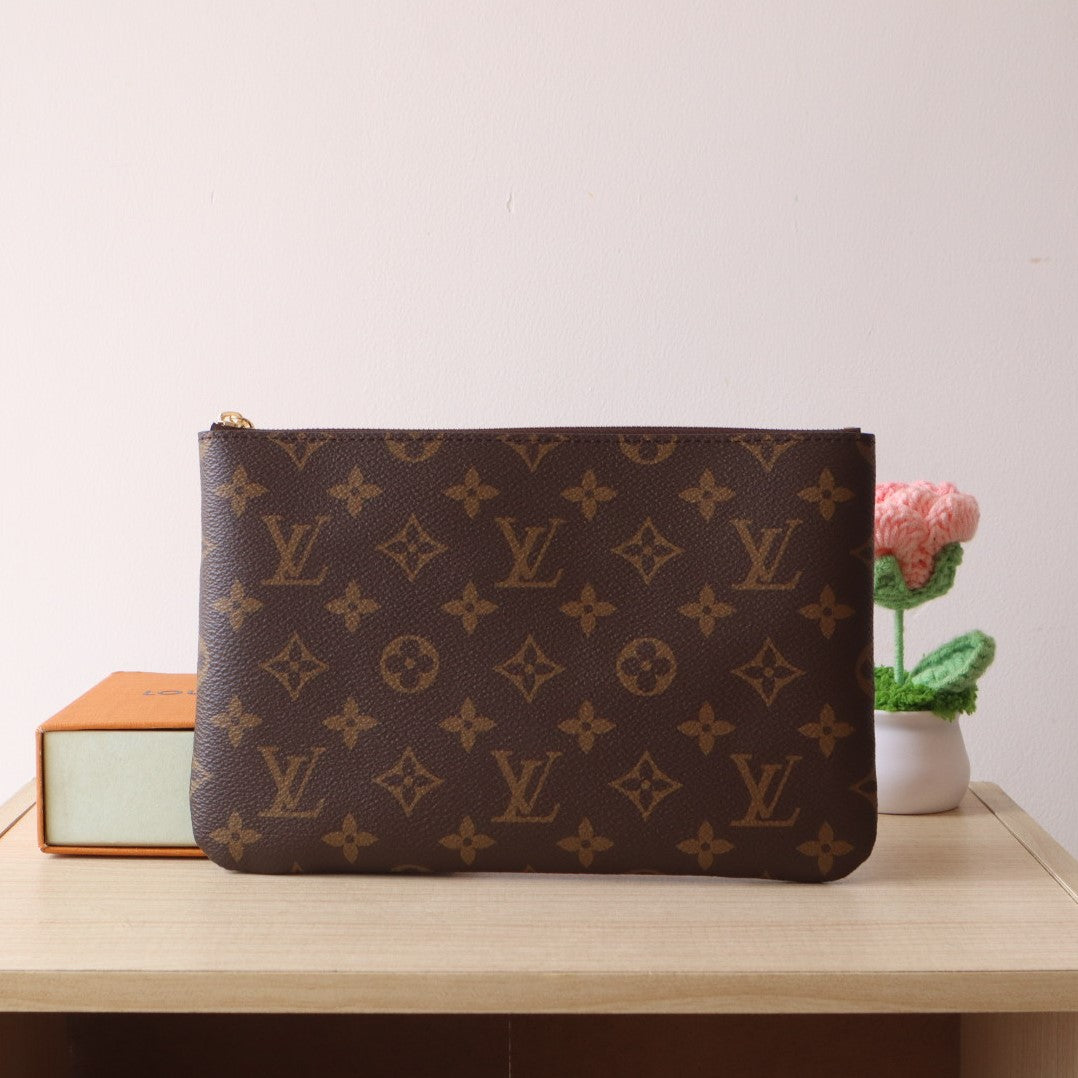 LV Pochette Clés Medium 24cm Brown Monogram Canvas GHW mysite