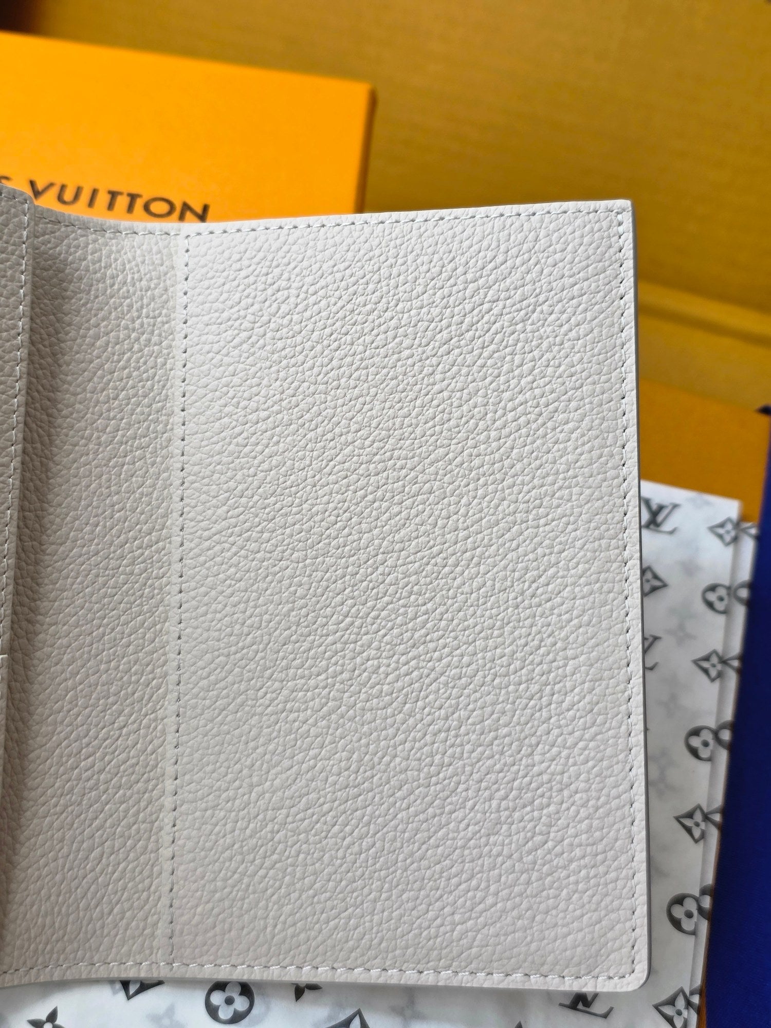 LV M25917 Passport Cover  Dream Beige Embossed Grained Cowhide mysite