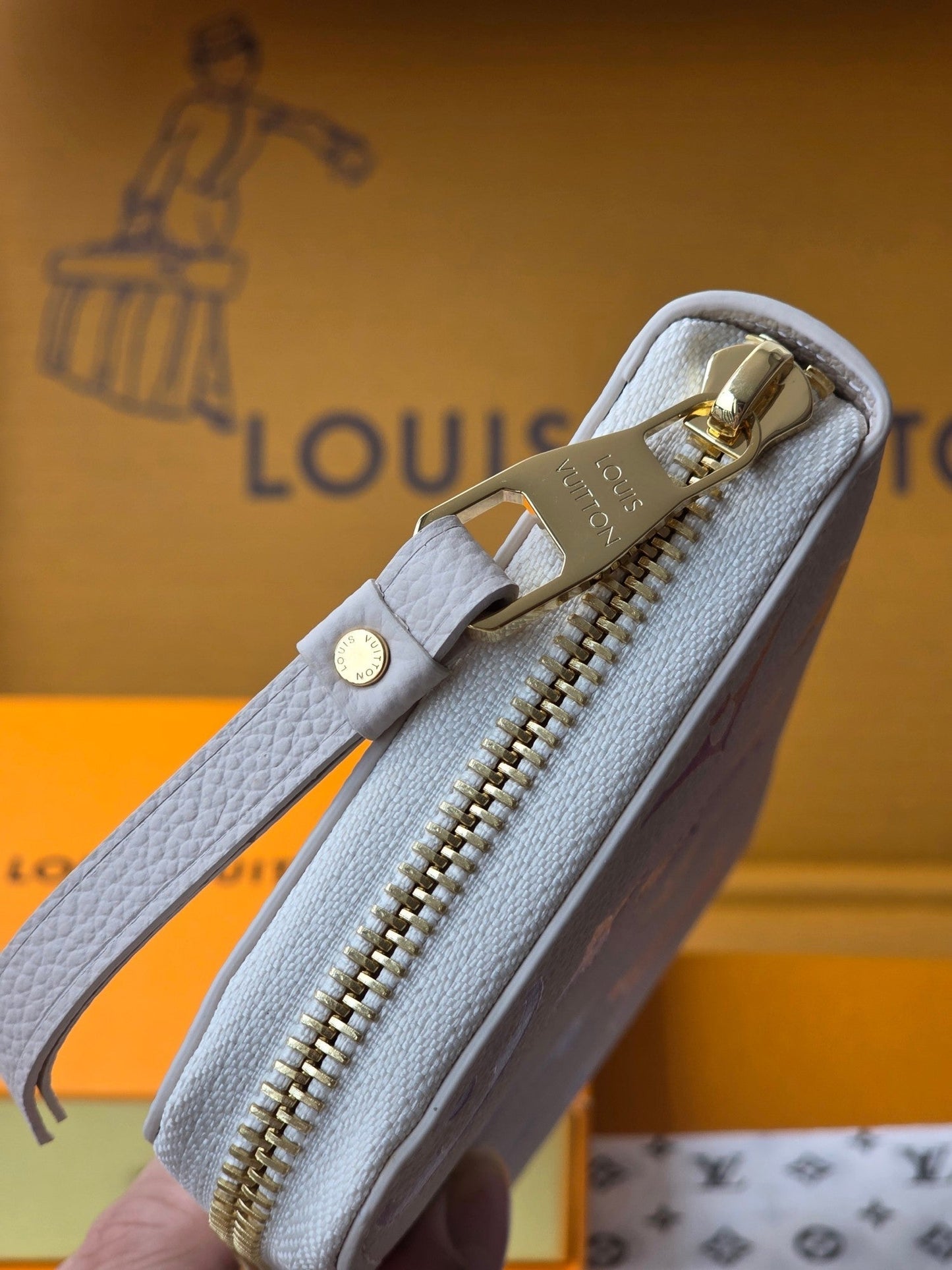 LV M25594 Zippy Wallet Dream Beige Embossed Grained Cowhide - Light GHW mysite