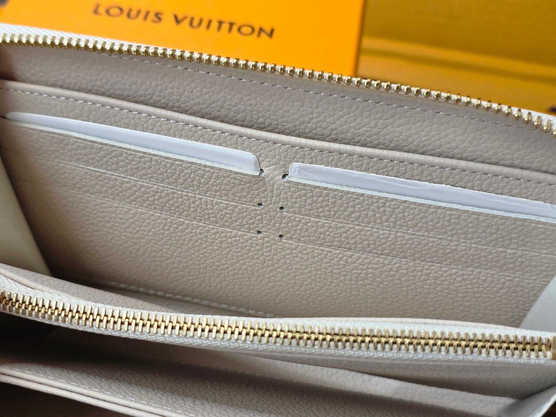 LV M25594 Zippy Wallet Dream Beige Embossed Grained Cowhide - Light GHW mysite