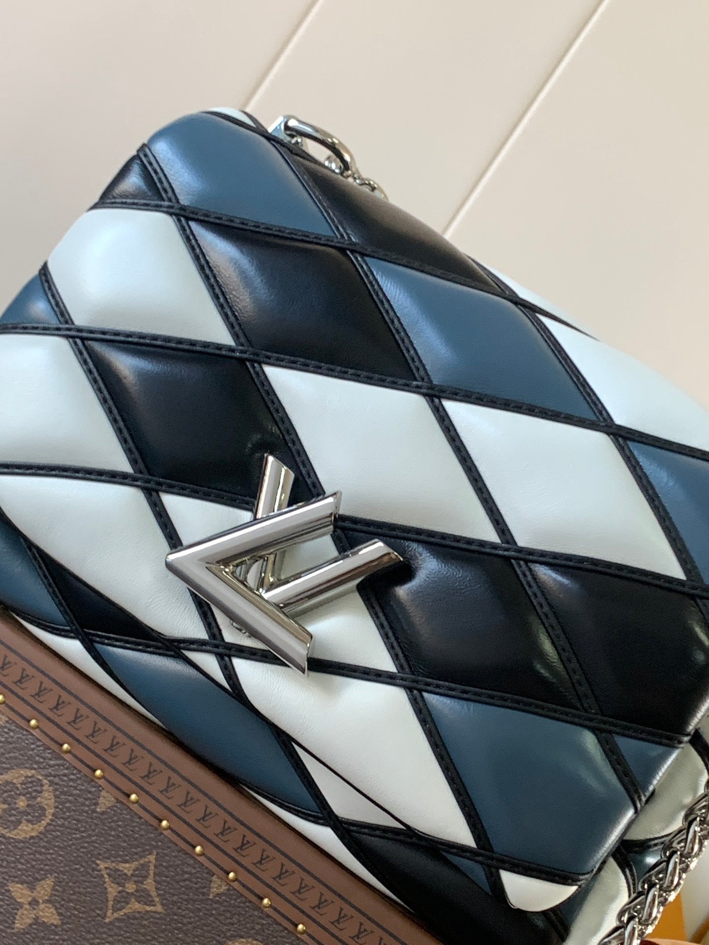 LV WOC Go-14 20cm White Black Blue Sheepskin Metal HW mysite