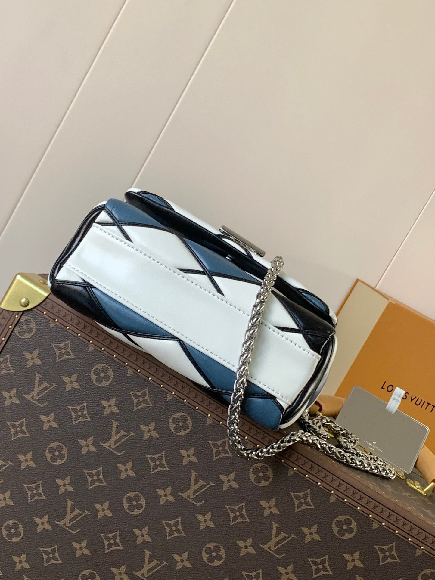 LV WOC Go-14 20cm White Black Blue Sheepskin Metal HW mysite