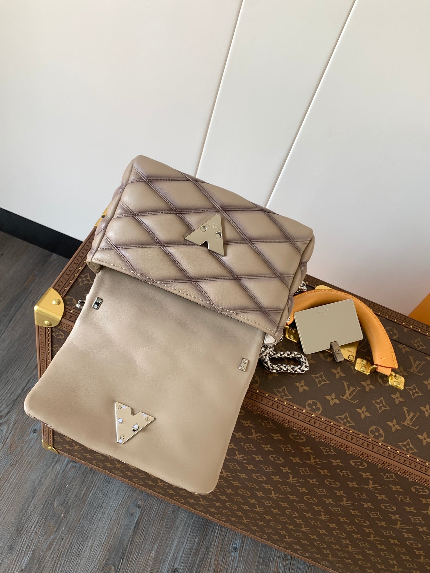 LV GO-14 MM 23cm Taupe Gray Lambskin Metal HW mysite