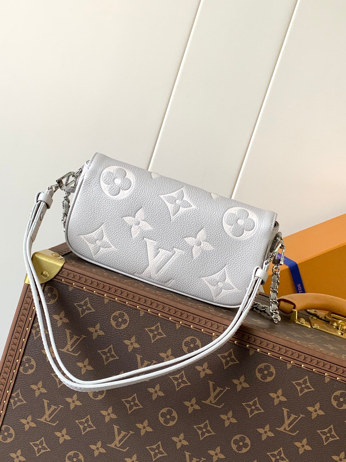 LV WOC 23.5cm Brume Gray Embossed Cowhide Metal HW mysite