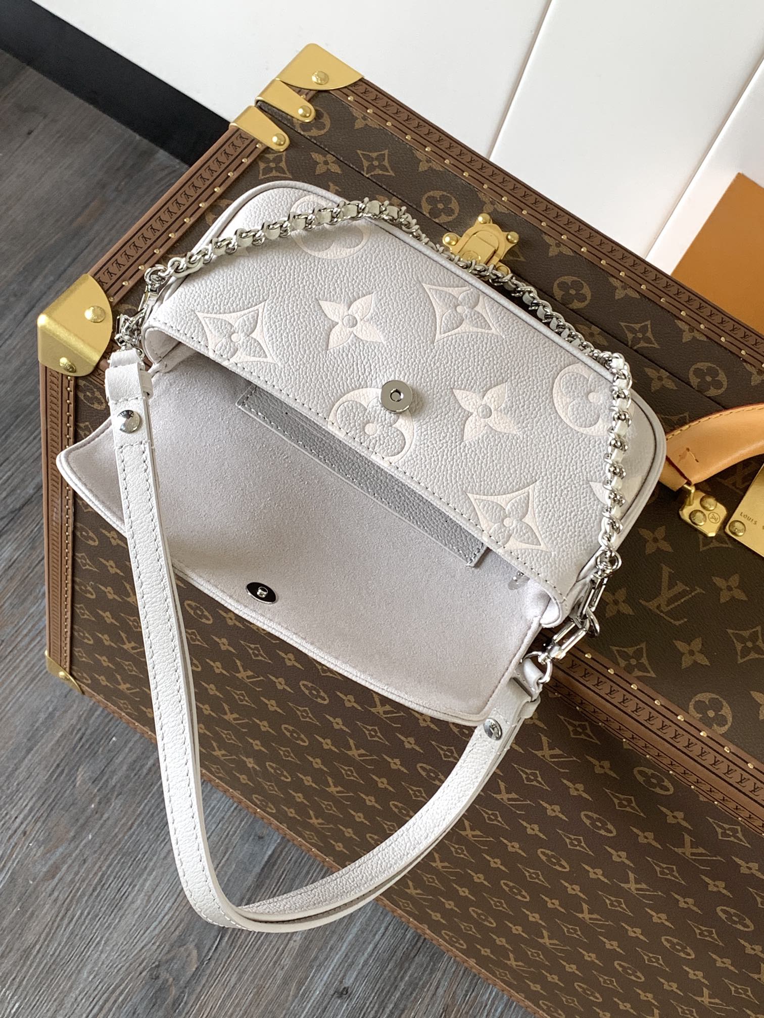 LV WOC 23.5cm Brume Gray Embossed Cowhide Metal HW mysite