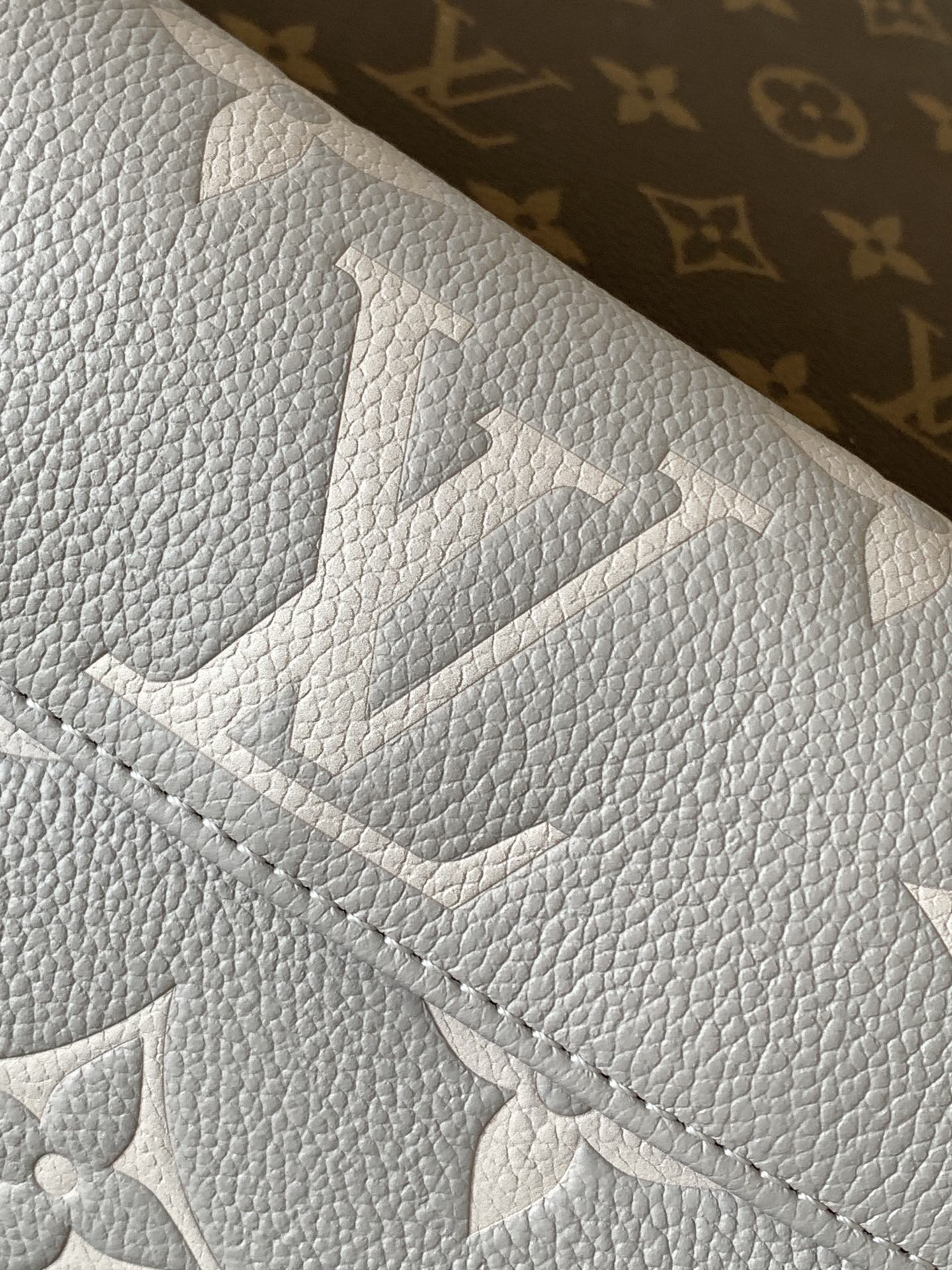 LV WOC 23.5cm Brume Gray Embossed Cowhide Metal HW mysite