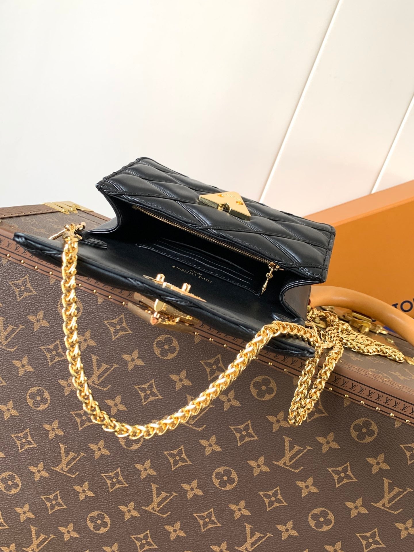 LV WOC Go-14 20cm Black Sheepskin GHW mysite