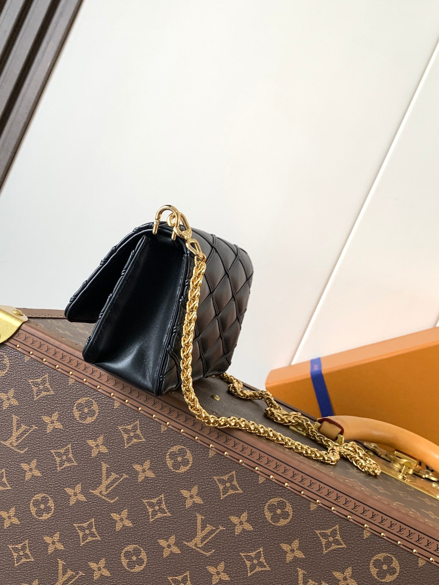 LV WOC Go-14 20cm Black Sheepskin GHW mysite