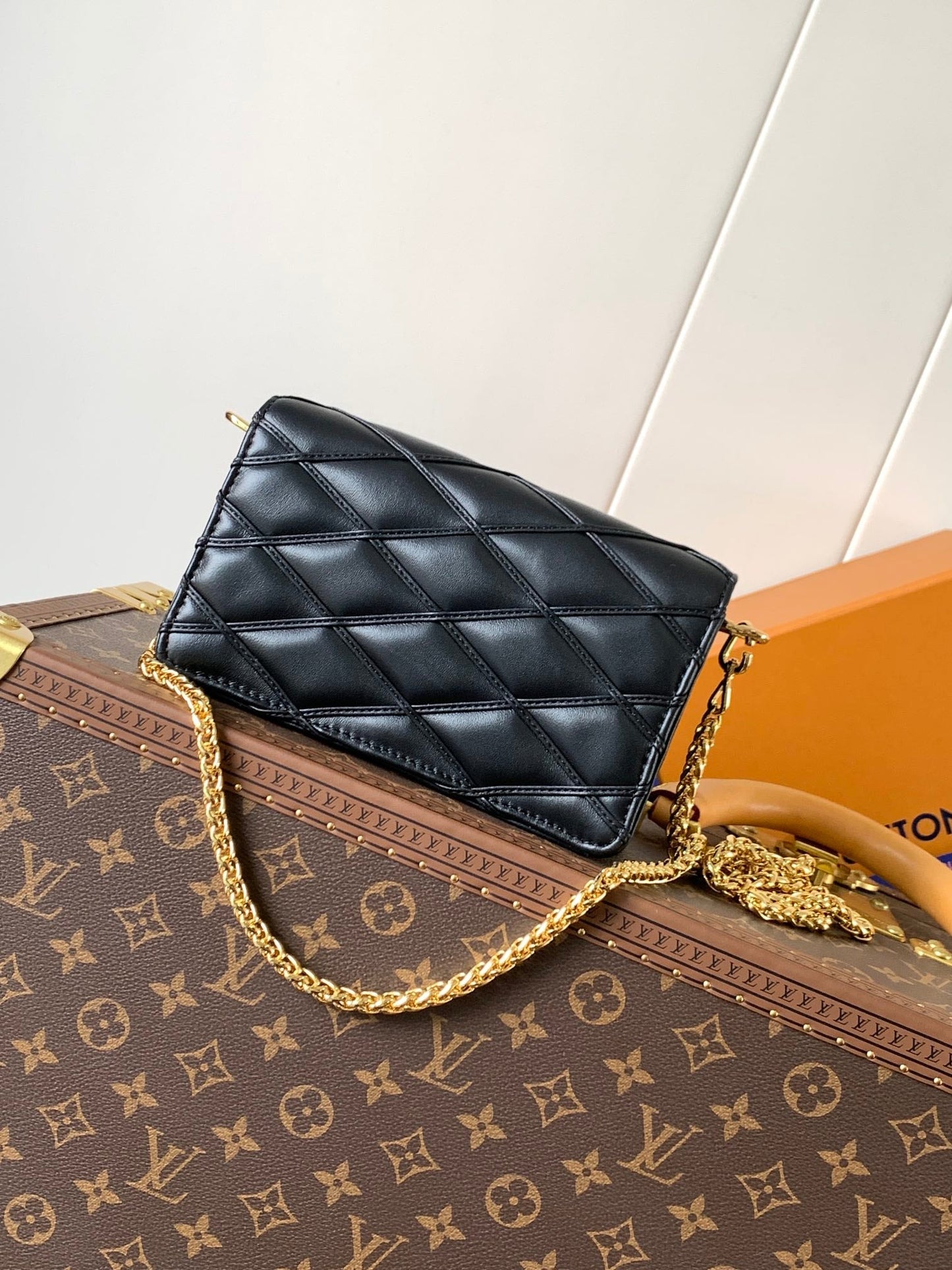 LV WOC Go-14 20cm Black Sheepskin GHW mysite