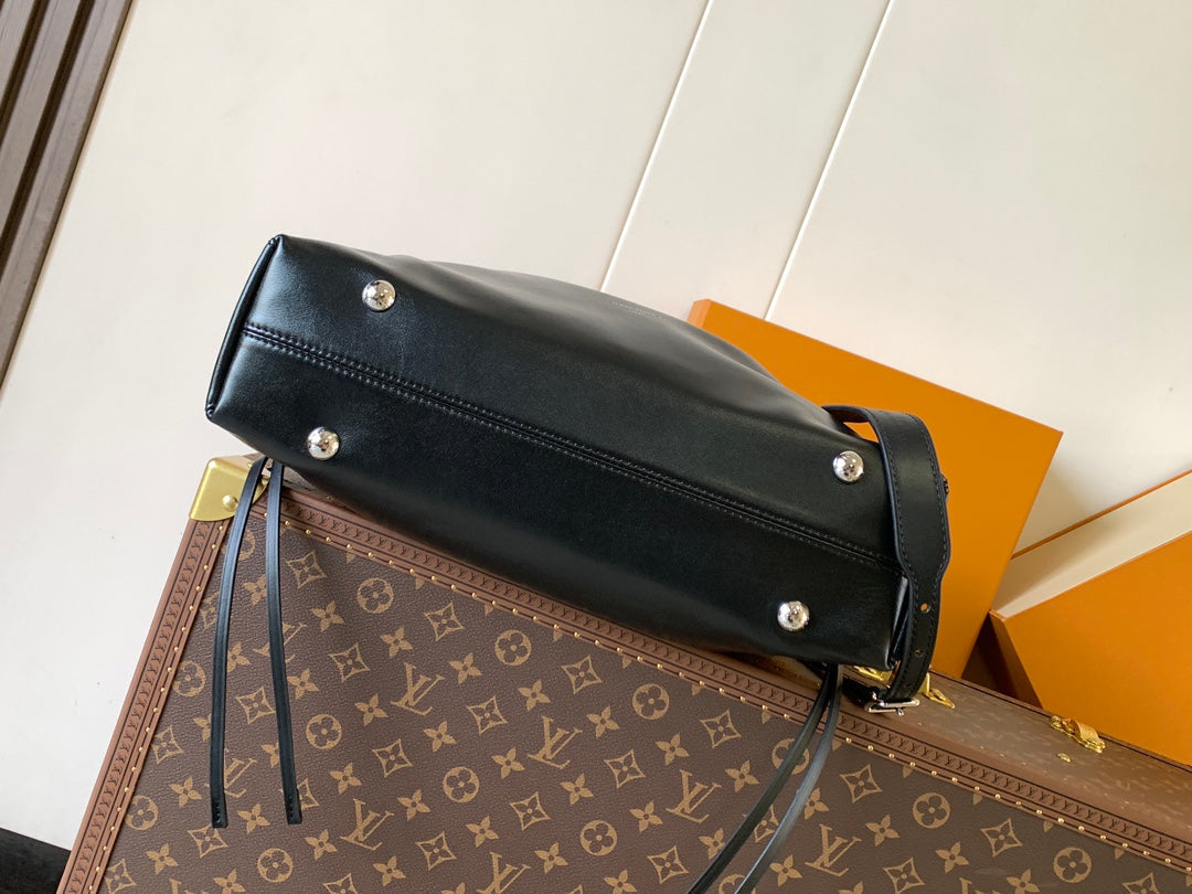 LV Off Duty Backpack 33cm Black Lambskin Sliver HW mysite