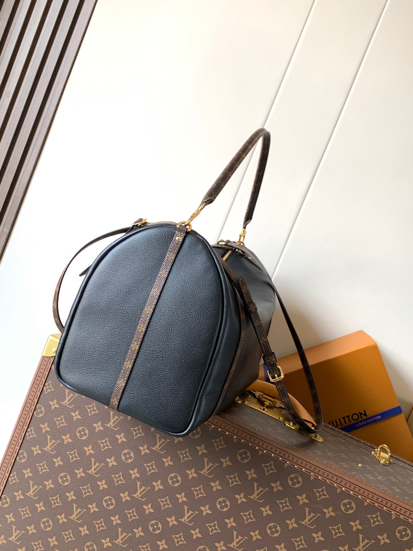 LV M26037 Express Travel 45cm Black Cowhide GHW mysite