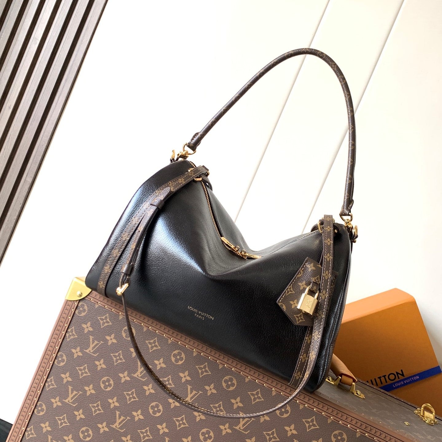 LV M26039 Express PM Handbag 26cm Black Cowhide GHW mysite