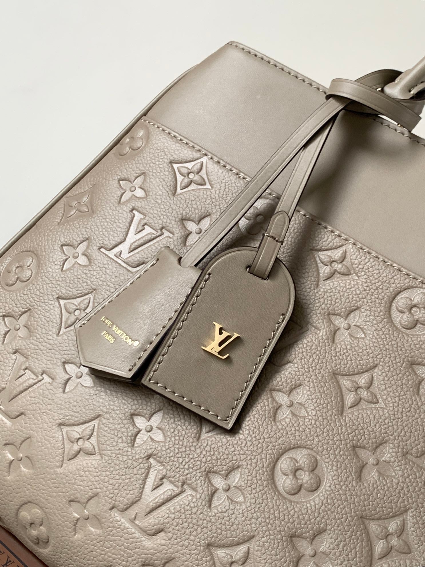 LV City Avenue PM 38.5cm Apricot Monogram Embossed Shadow Cowhide mysite