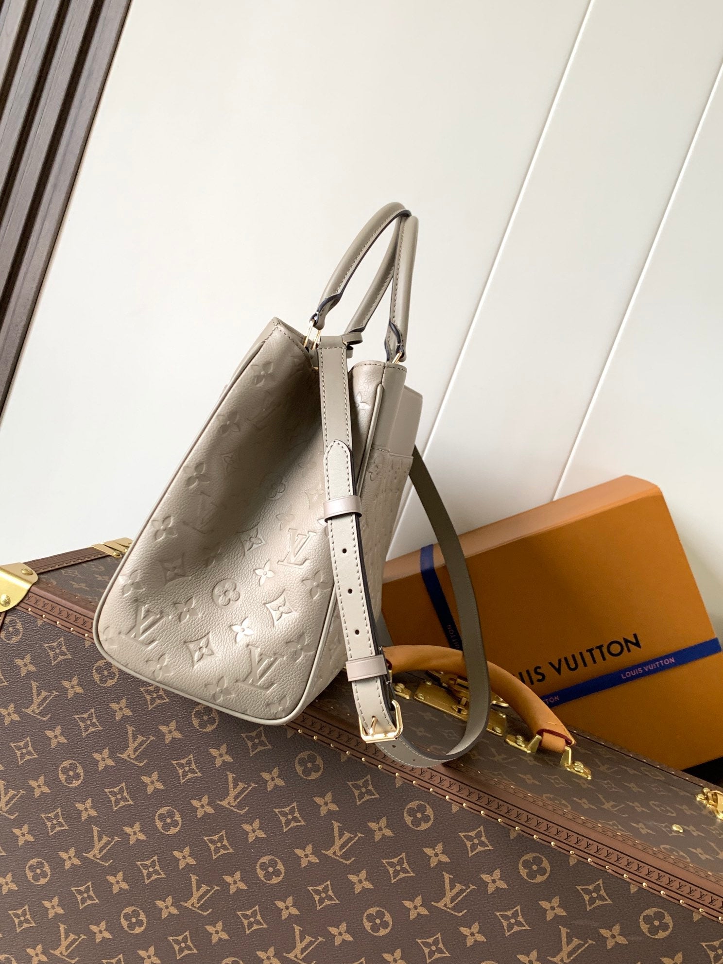 LV City Avenue PM 38.5cm Apricot Monogram Embossed Shadow Cowhide mysite