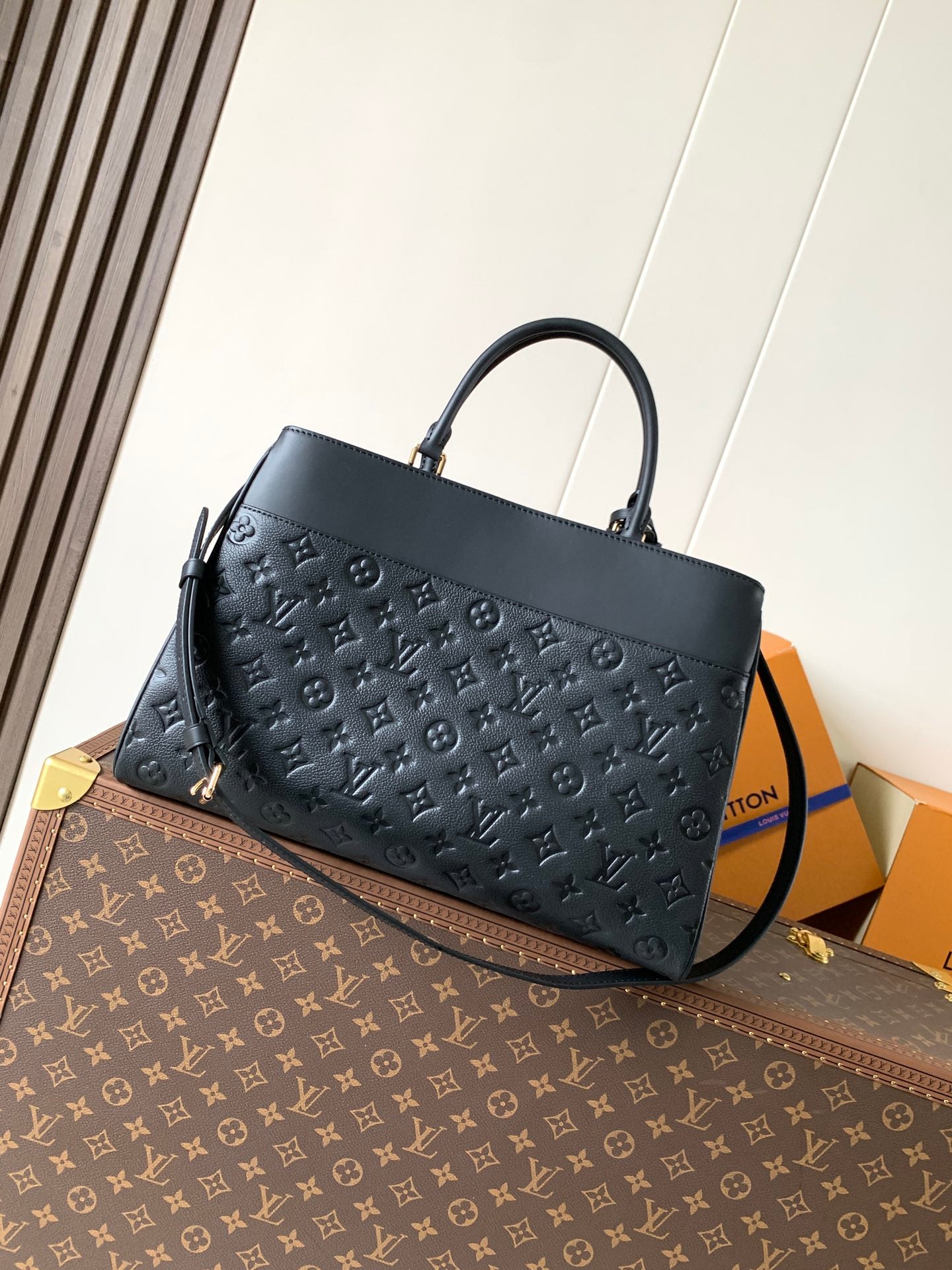 LV City Avenue PM 38.5cm Black Monogram Embossed Shadow Cowhide mysite