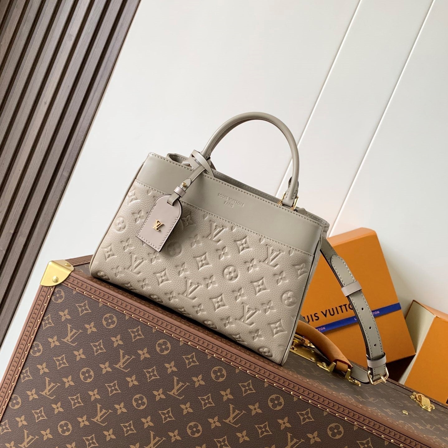 LV City Avenue PM 30cm Apricot Monogram Embossed Shadow Cowhide mysite
