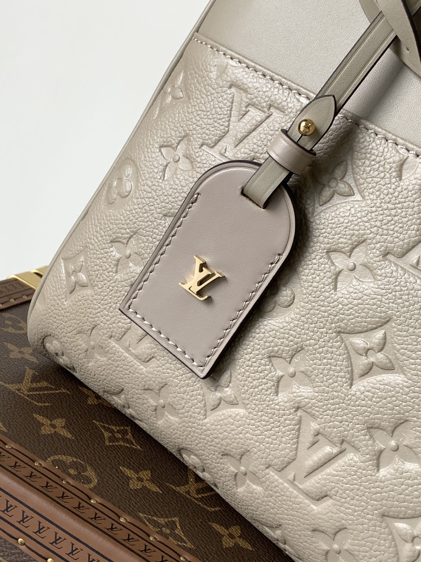 LV City Avenue PM 30cm Apricot Monogram Embossed Shadow Cowhide mysite