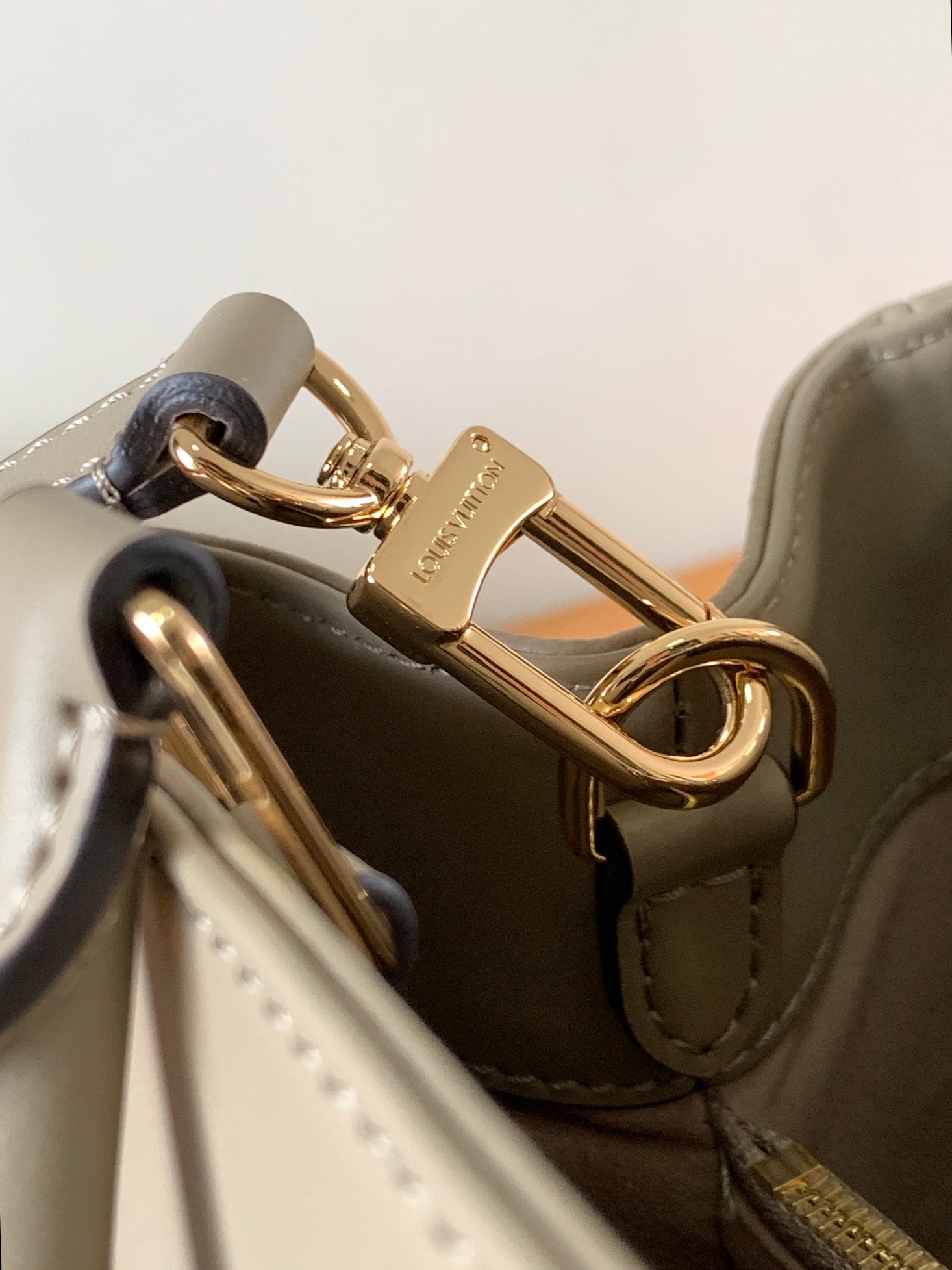 LV City Avenue PM 30cm Apricot Monogram Embossed Shadow Cowhide mysite