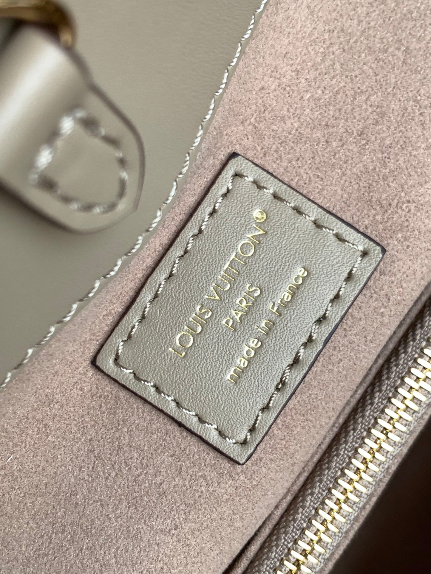 LV City Avenue PM 30cm Apricot Monogram Embossed Shadow Cowhide mysite