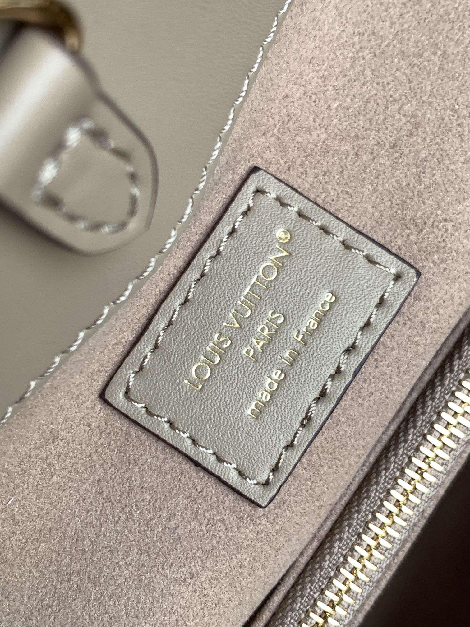 LV City Avenue PM 30cm Apricot Monogram Embossed Shadow Cowhide mysite