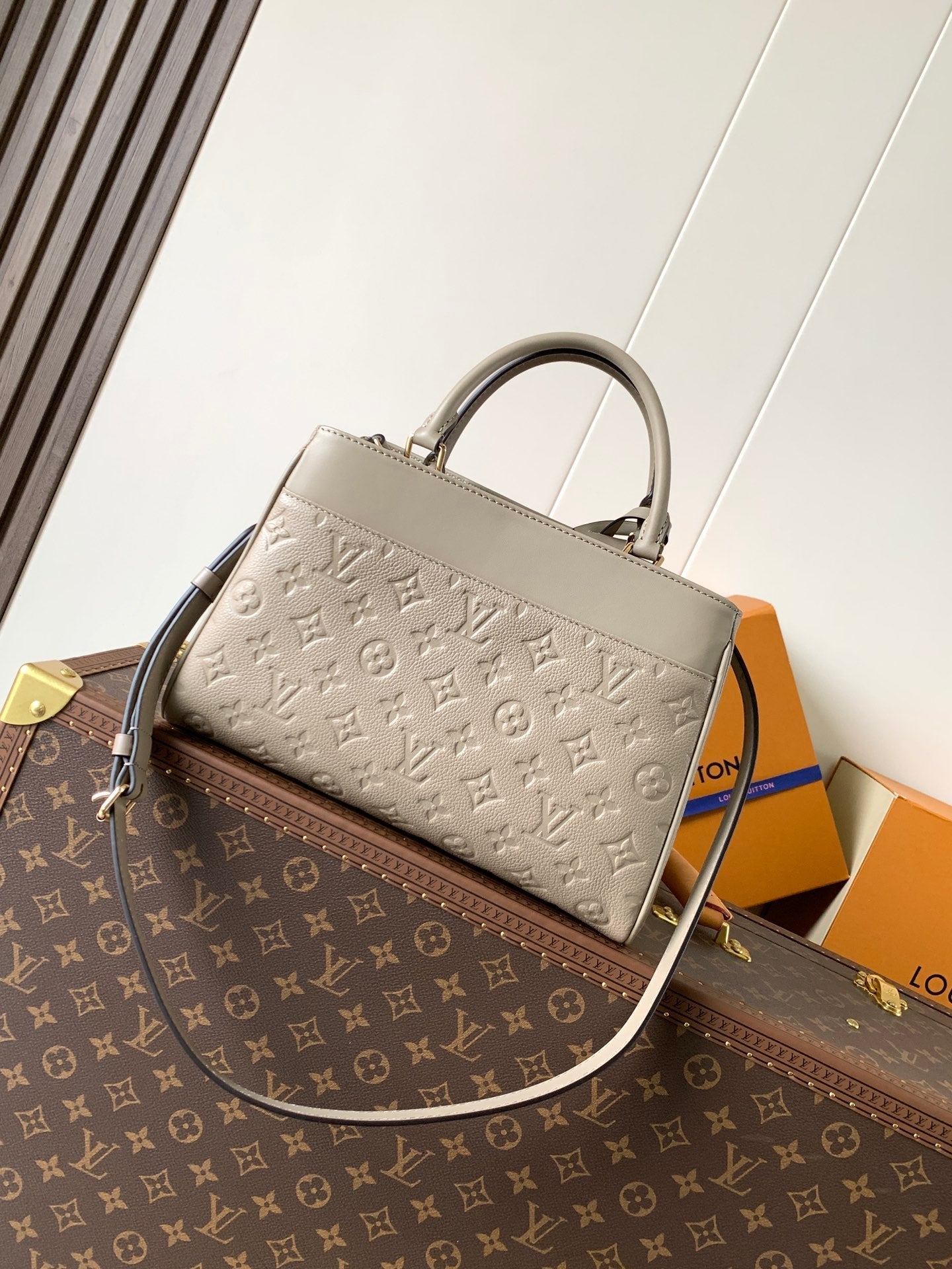 LV City Avenue PM 30cm Apricot Monogram Embossed Shadow Cowhide mysite