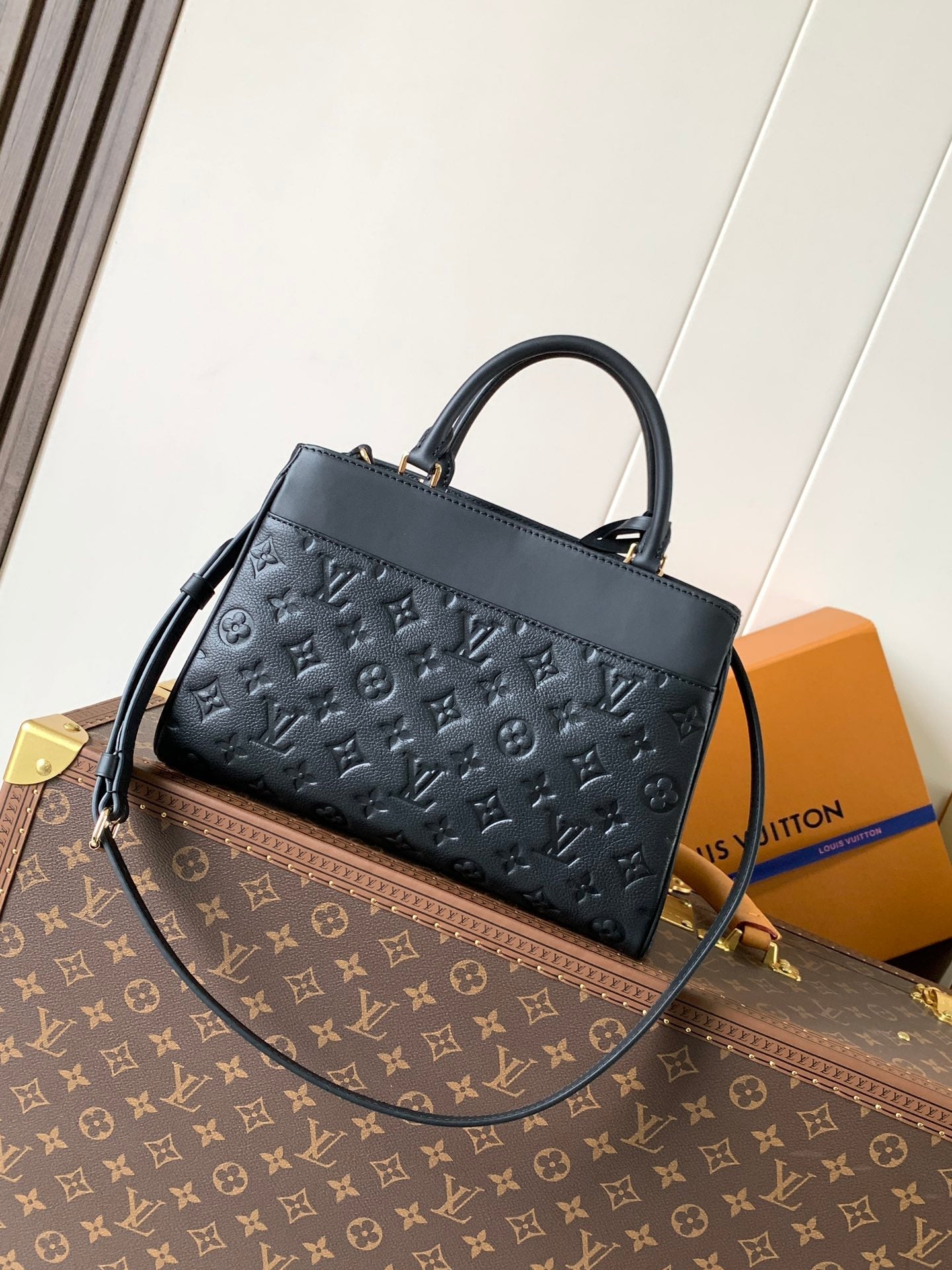 LV City Avenue PM 30cm Black Monogram Embossed Shadow Cowhide mysite