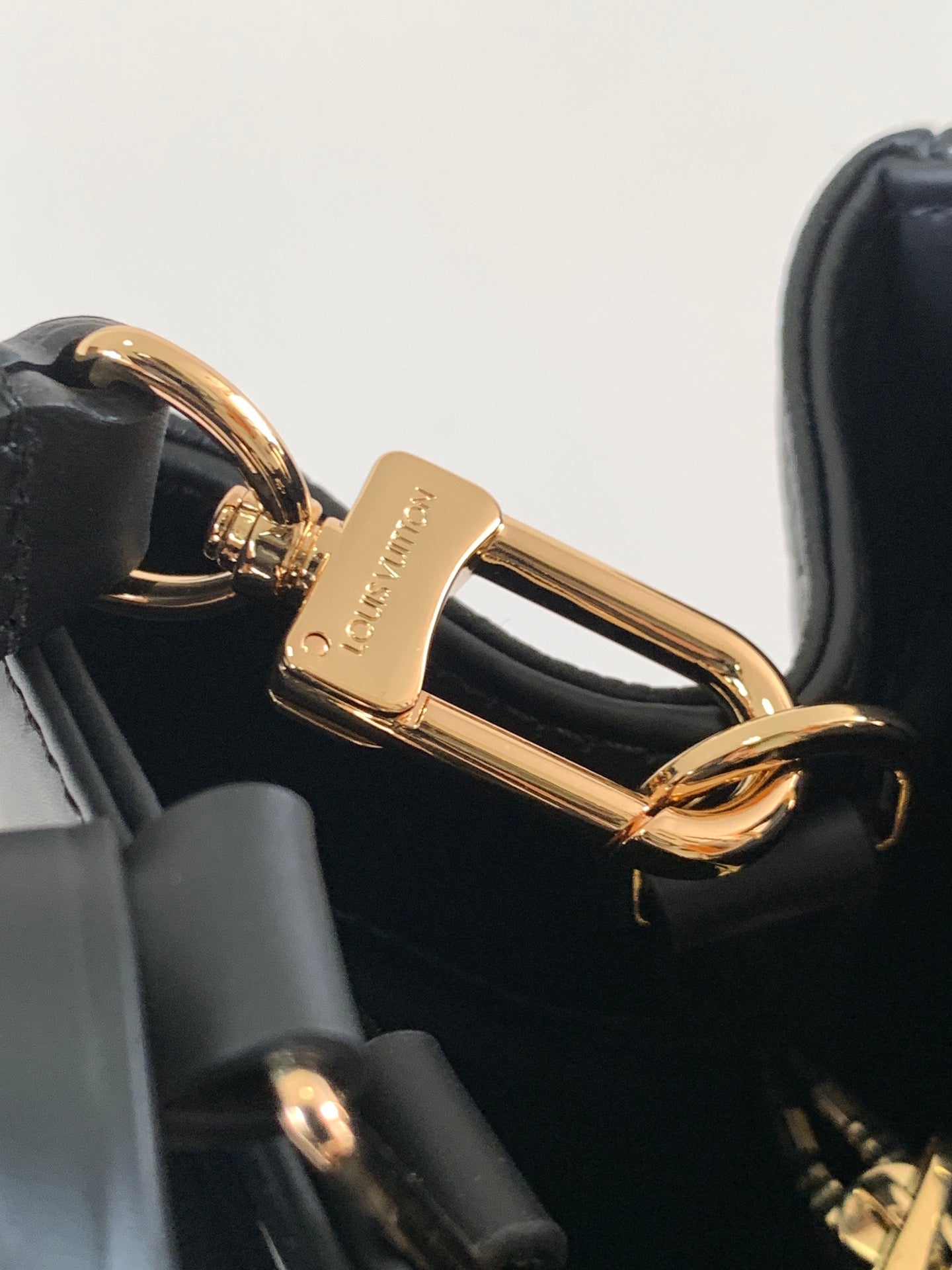 LV City Avenue PM 30cm Black Monogram Embossed Shadow Cowhide mysite