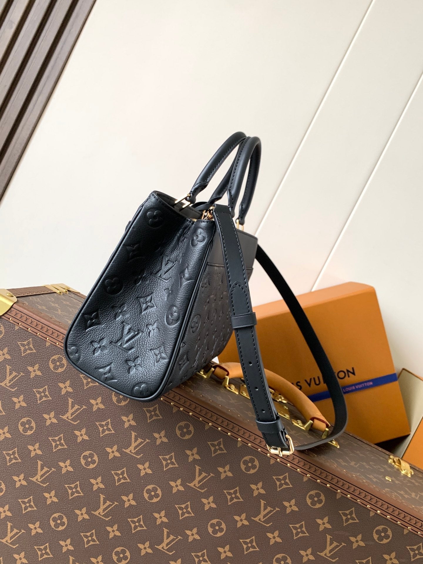 LV City Avenue PM 30cm Black Monogram Embossed Shadow Cowhide mysite