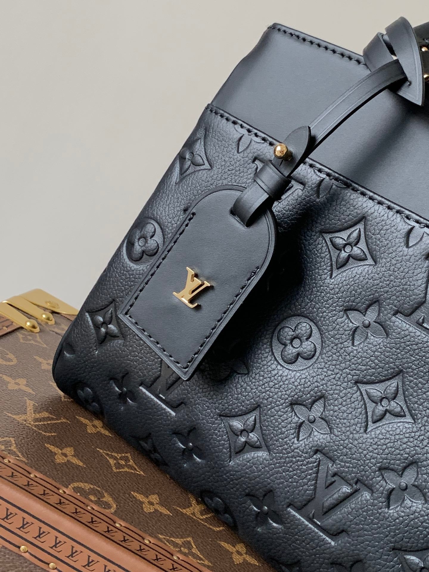 LV City Avenue PM 30cm Black Monogram Embossed Shadow Cowhide mysite
