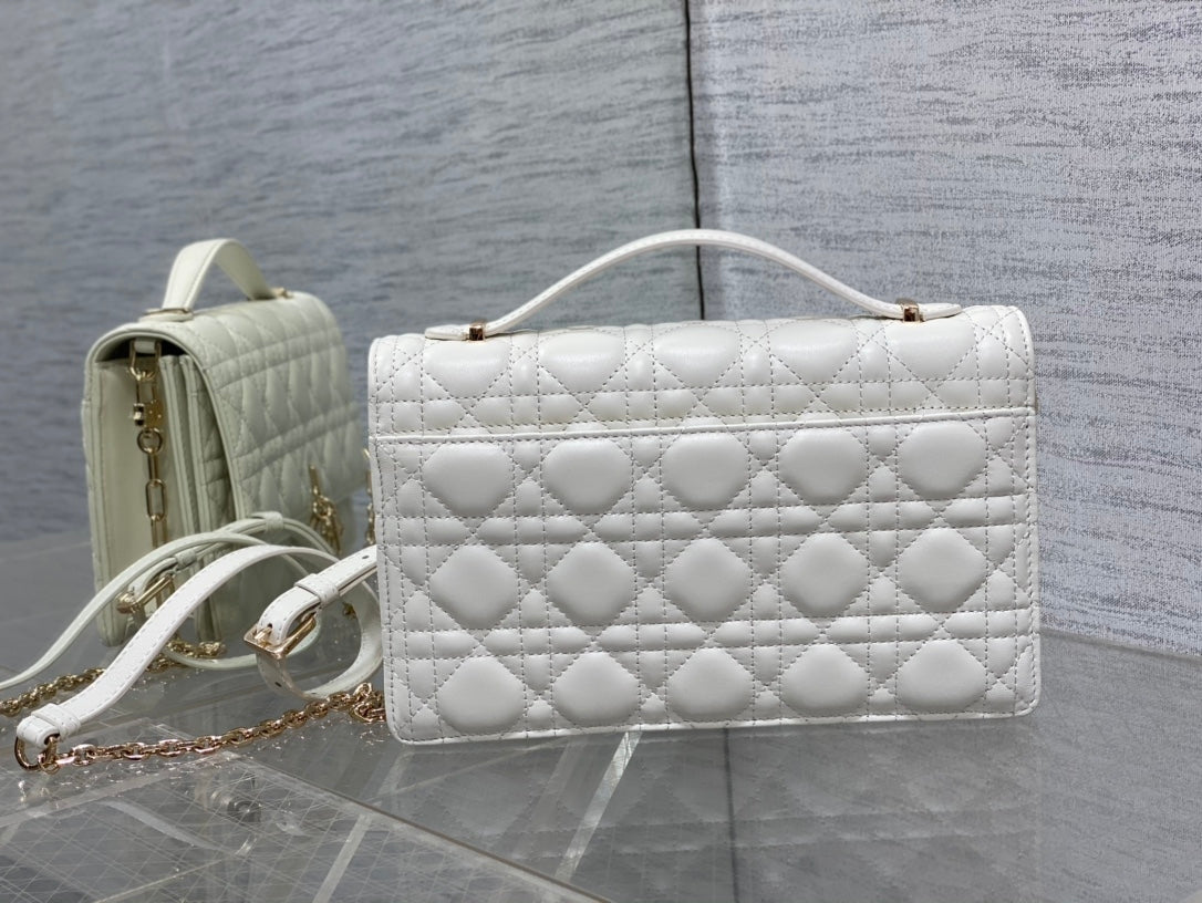 MISS CD TOP HANDLE 24CM WHITE LAMBSKIN mysite