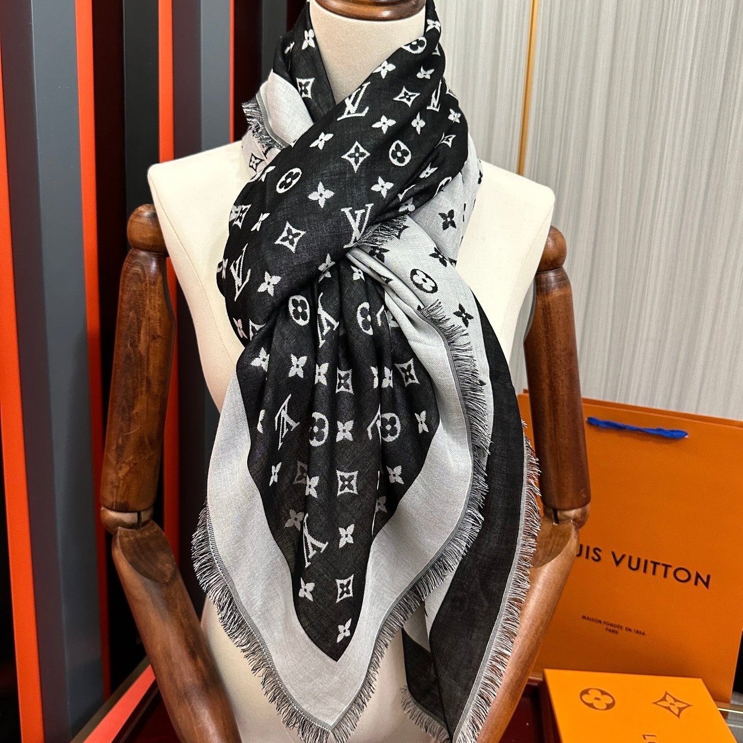 MONOGRAM 140 CM SQUARE SCARF IN BLACK MIX WHITE CASHMERE 391107 mysite