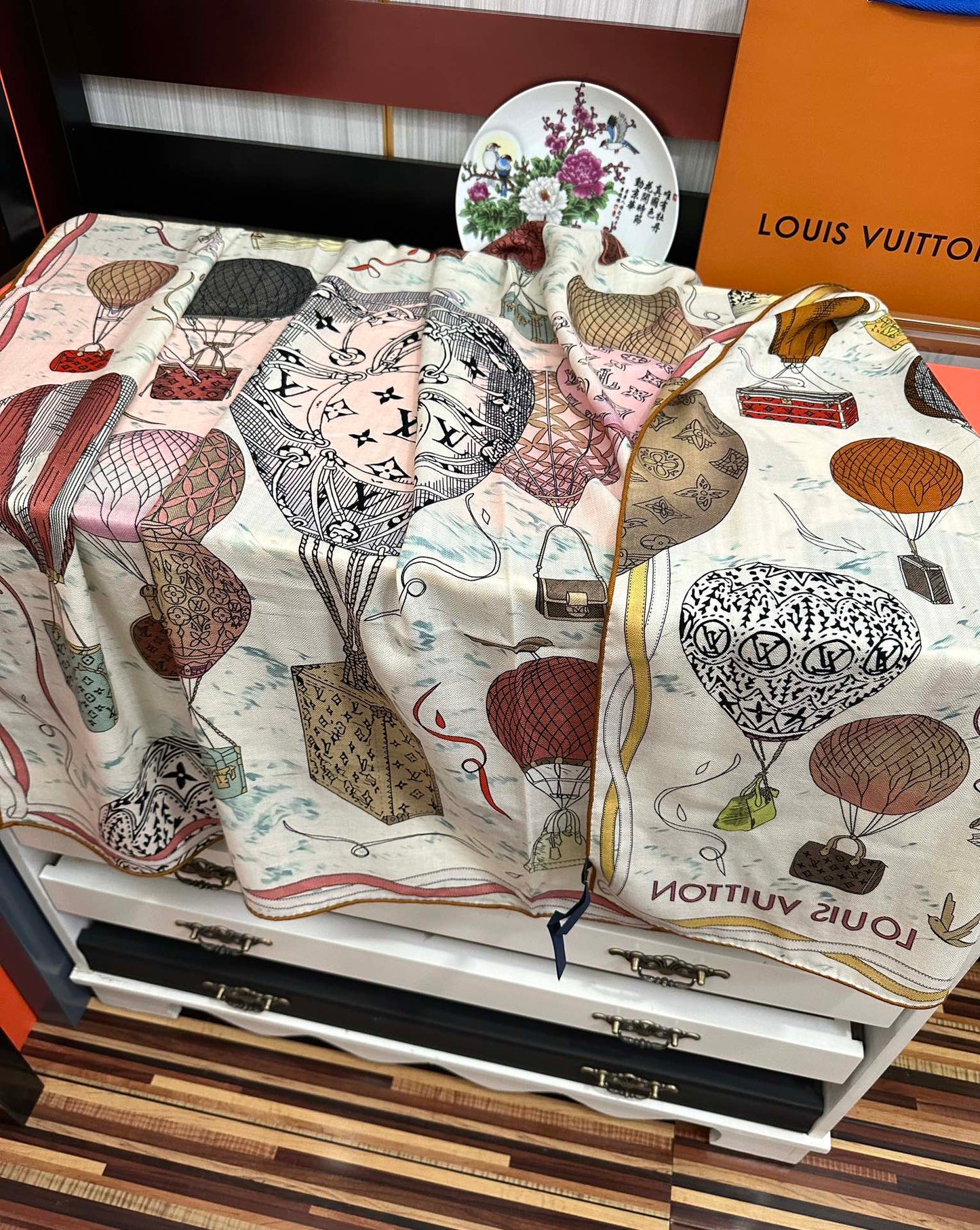 UP AND AWAY 140 CM SQUARE SILK SCARF COLORFUL 400074 mysite