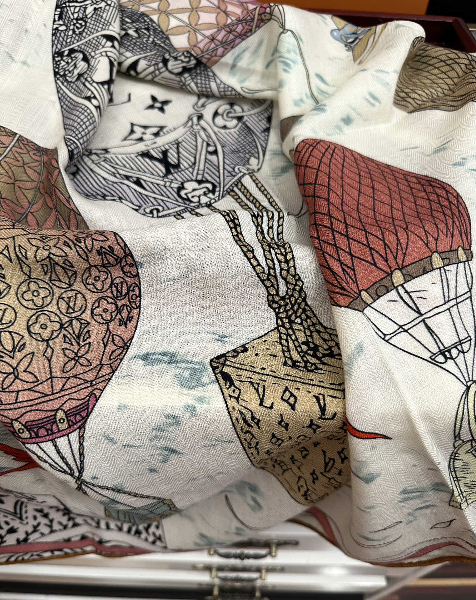 UP AND AWAY 140 CM SQUARE SILK SCARF COLORFUL 400074 mysite