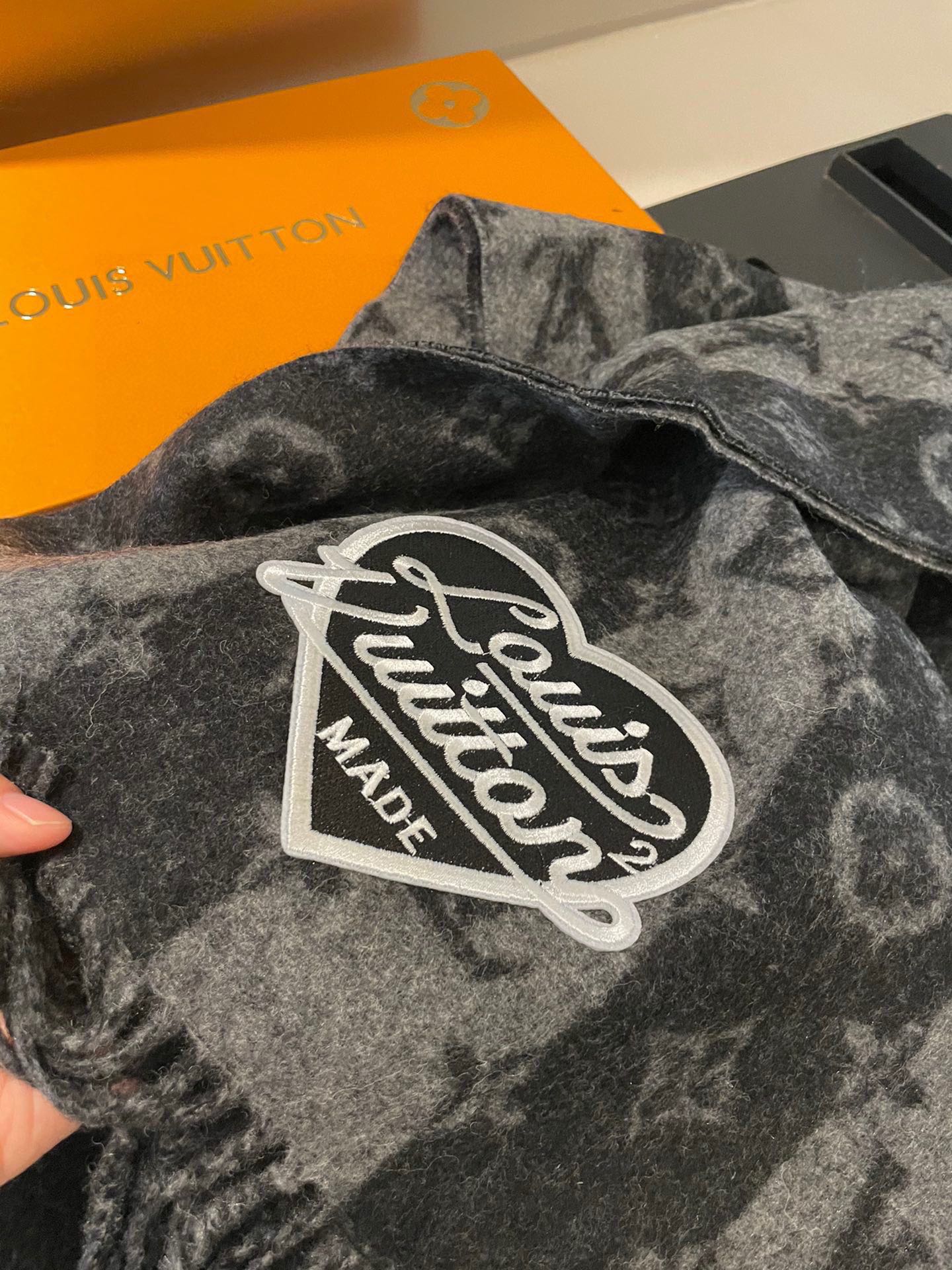 TIGER PATTERN SCARF 205 CM IN BLACK CASHMERE  390875 mysite