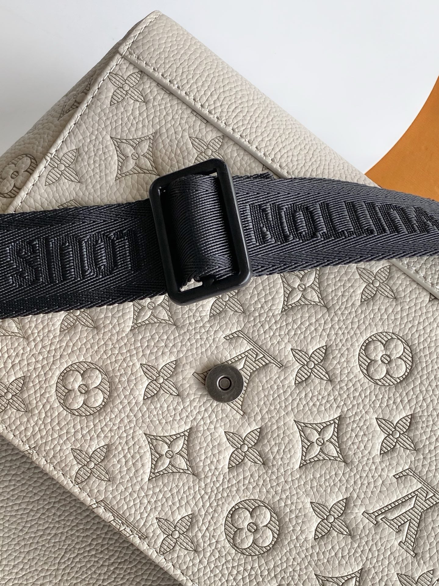 LV Pulse Messenger 26.6cm Sand Color Monogram Shadow embossed calfskin mysite