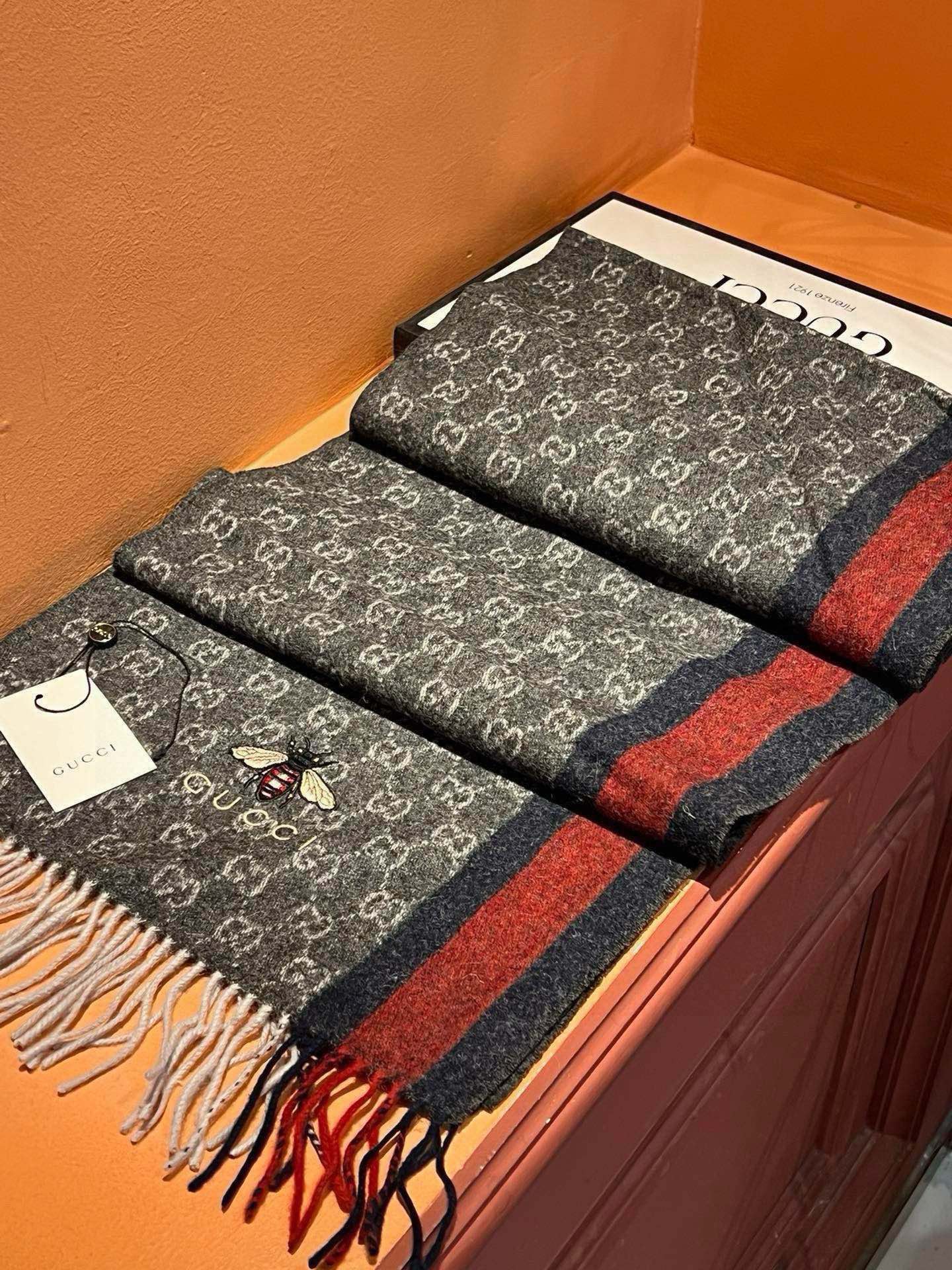 SCARF 180 CM IN BLACK CASHMERE WITH BEE PATTERN 396473 mysite