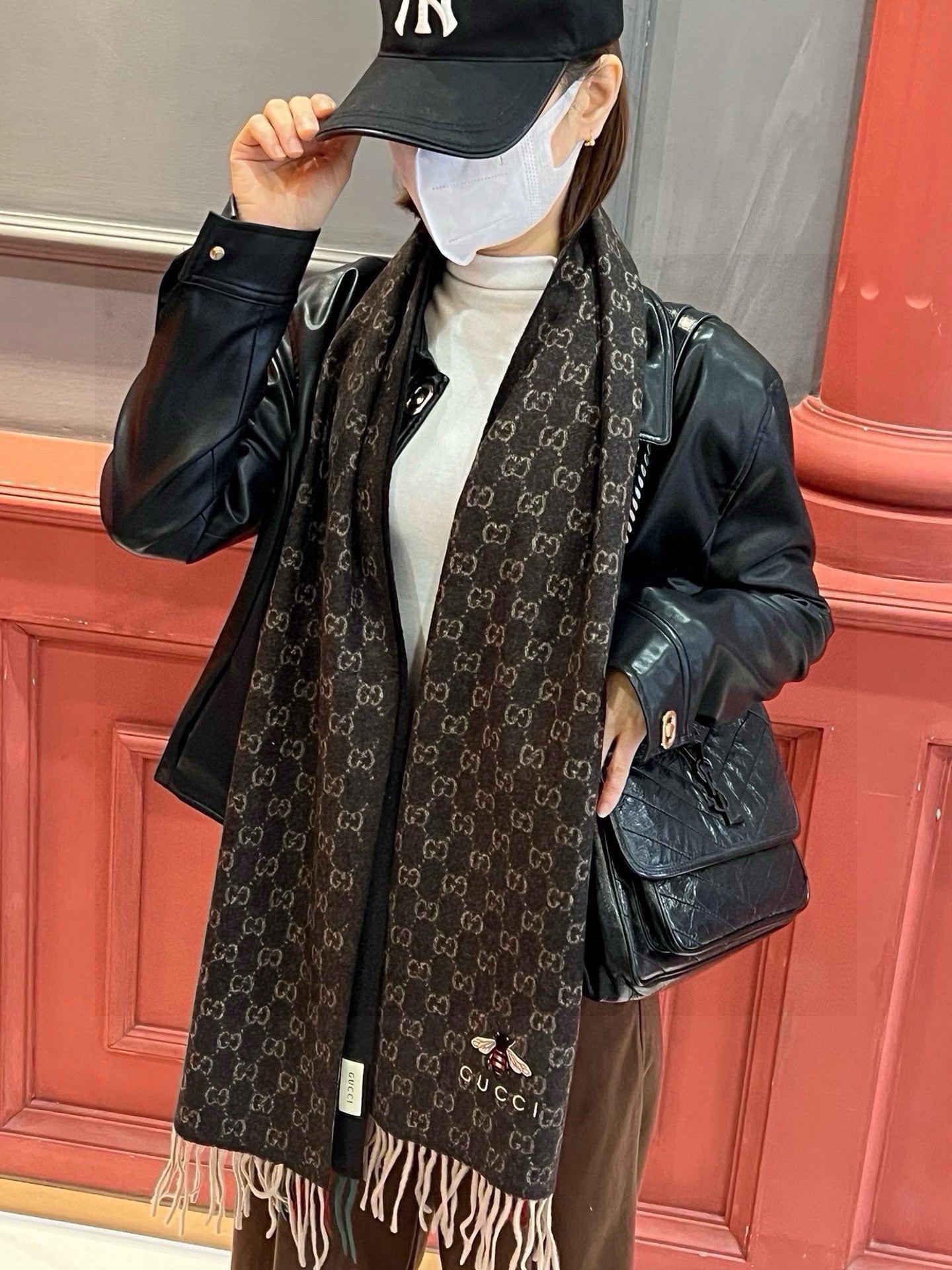 SCARF 180 CM IN CAROB BROWN CASHMERE WITH BEE PATTERN 396475 mysite