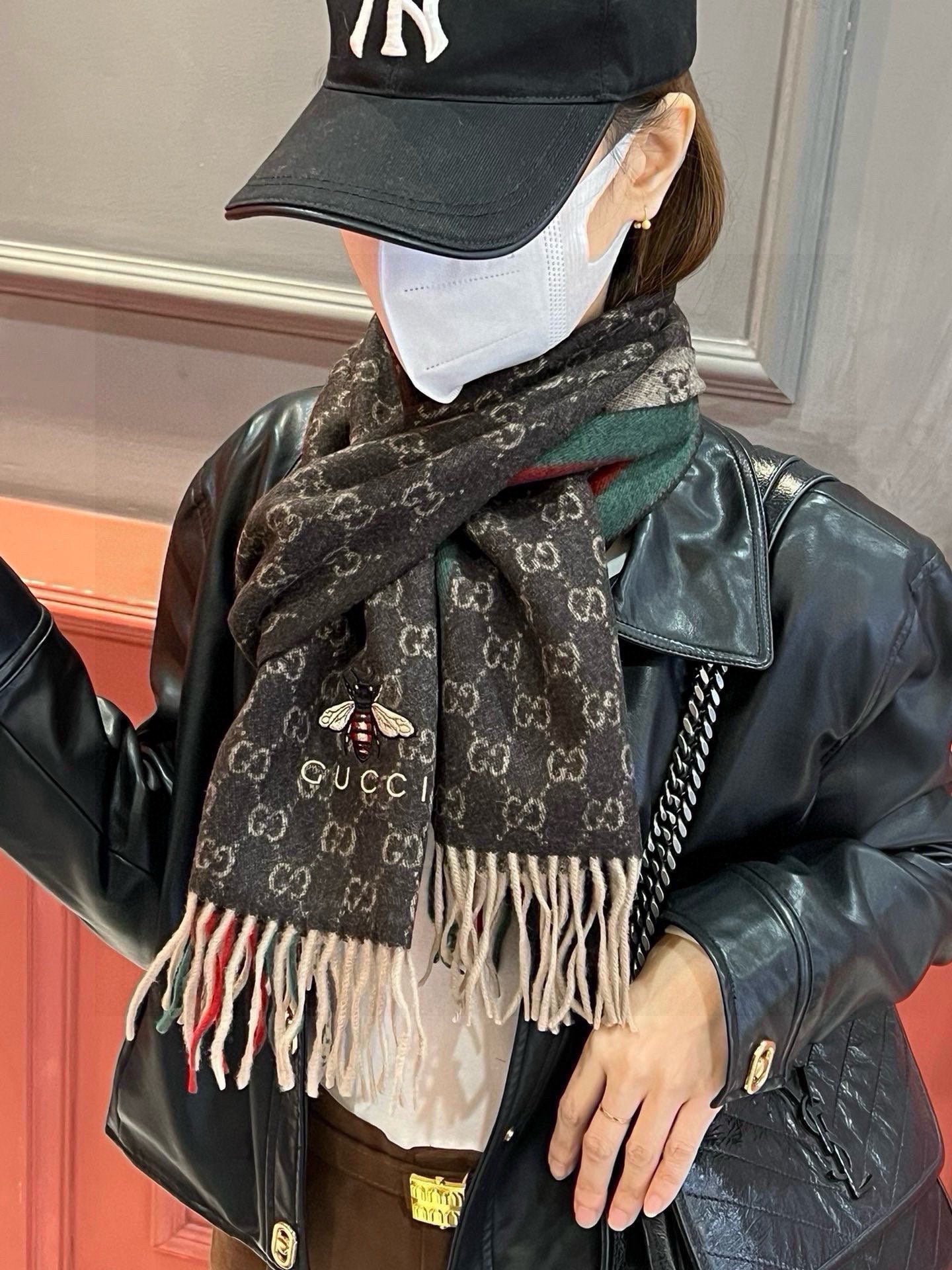 SCARF 180 CM IN CAROB BROWN CASHMERE WITH BEE PATTERN 396475 mysite