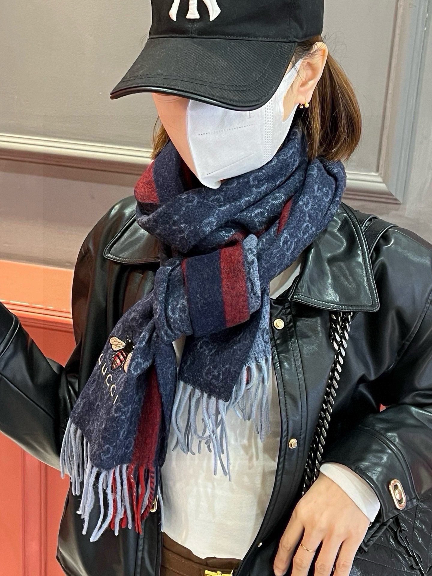 SCARF 180 CM IN NAVY BLUE CASHMERE WITH BEE PATTERN 396476 mysite