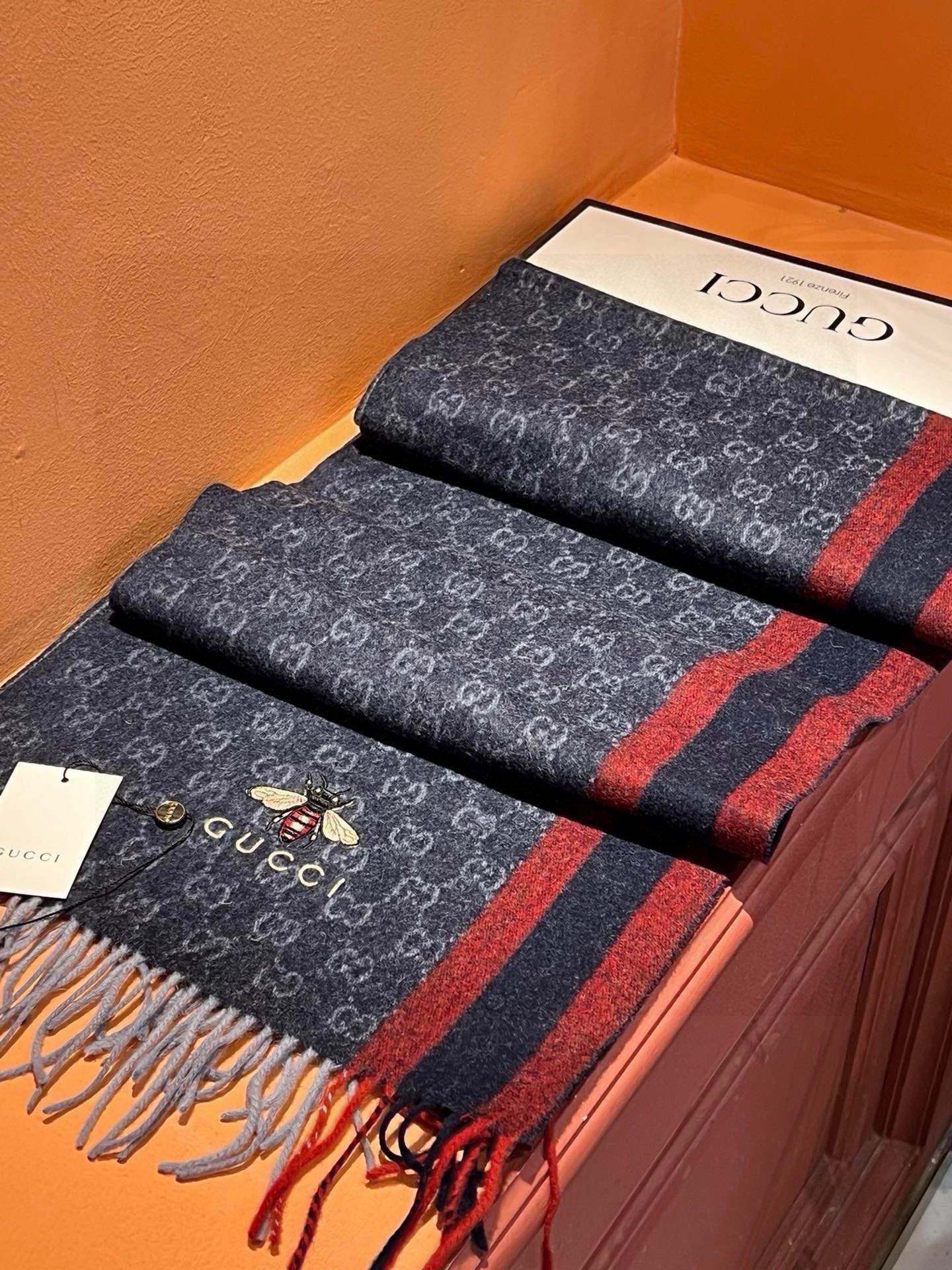 SCARF 180 CM IN NAVY BLUE CASHMERE WITH BEE PATTERN 396476 mysite