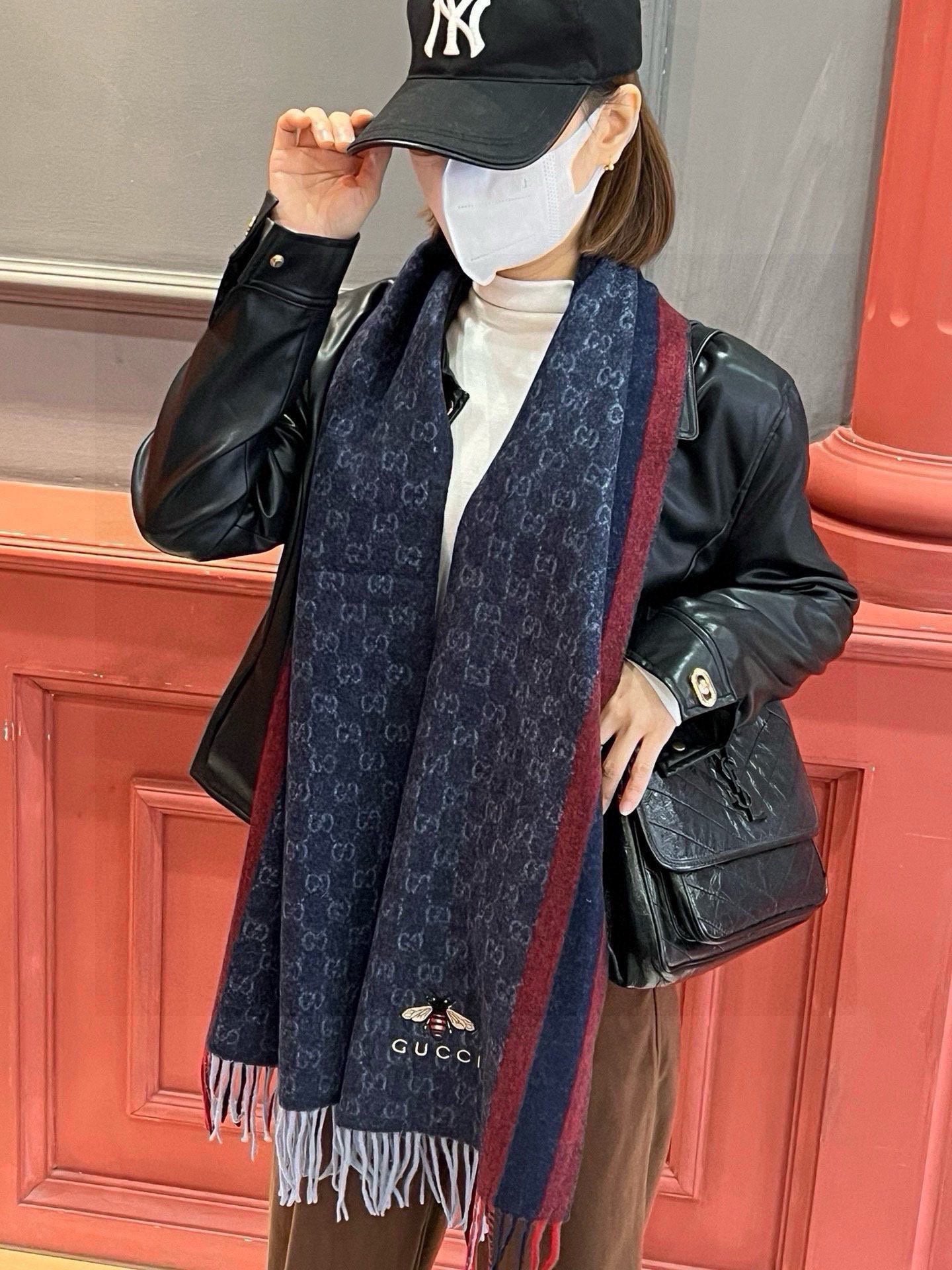 SCARF 180 CM IN NAVY BLUE CASHMERE WITH BEE PATTERN 396476 mysite