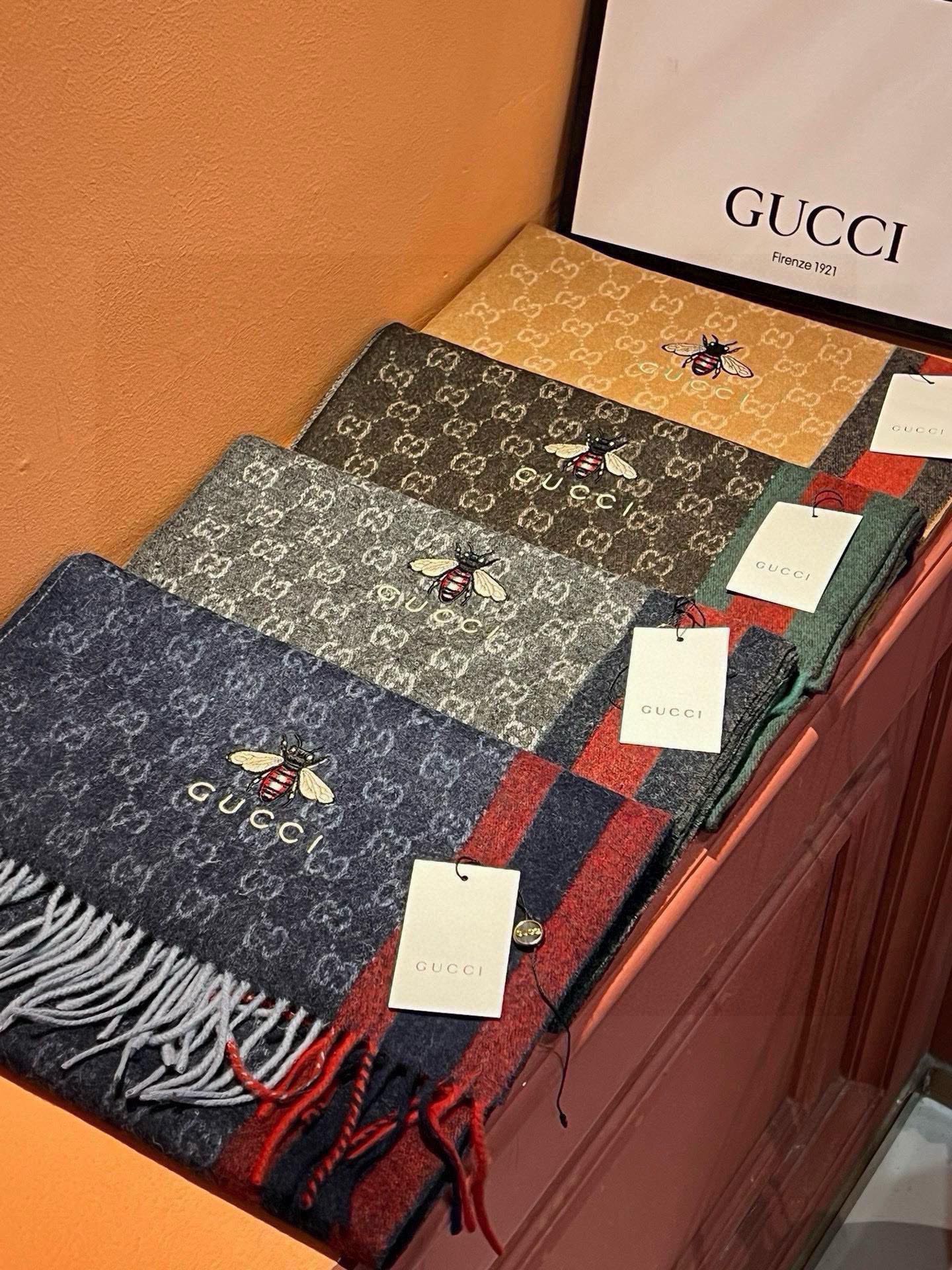 SCARF 180 CM IN NAVY BLUE CASHMERE WITH BEE PATTERN 396476 mysite