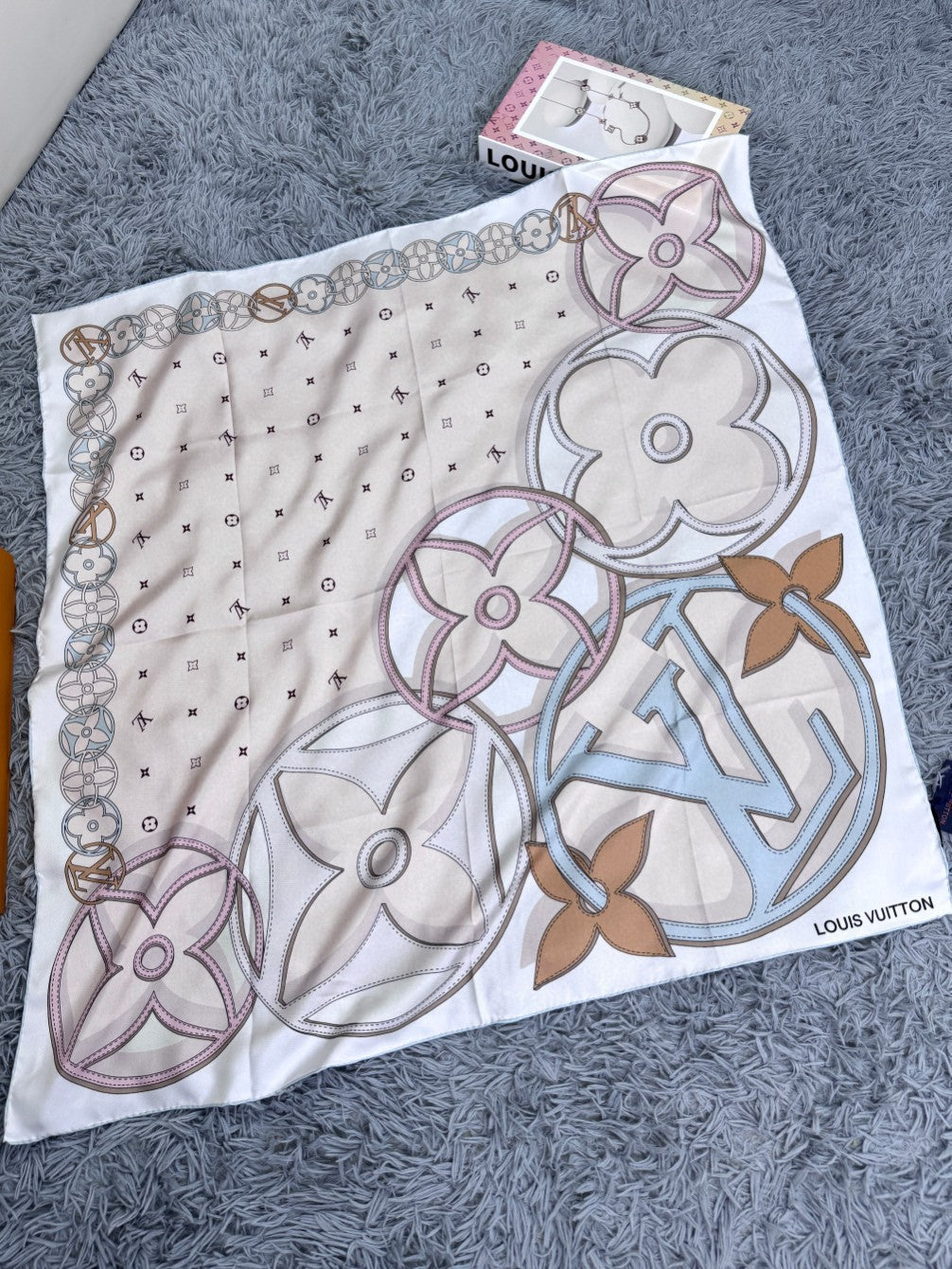 DUALITY SQUARE 90 CM SCARF IN COLORFUL SILK 398443 mysite