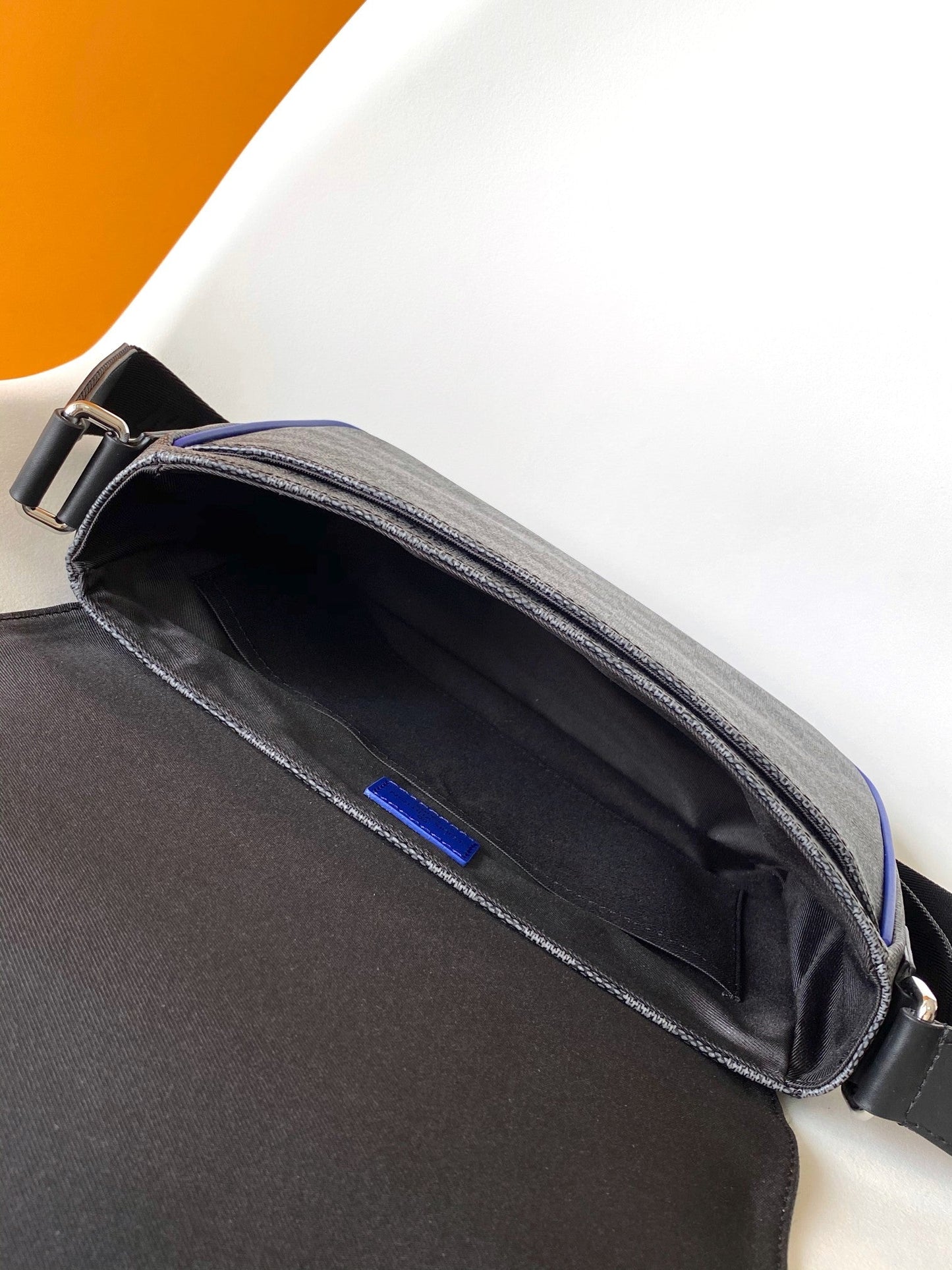 LV N00085 District Messenger Black Indigo Blue Damier Graphite Canvas 268780 mysite