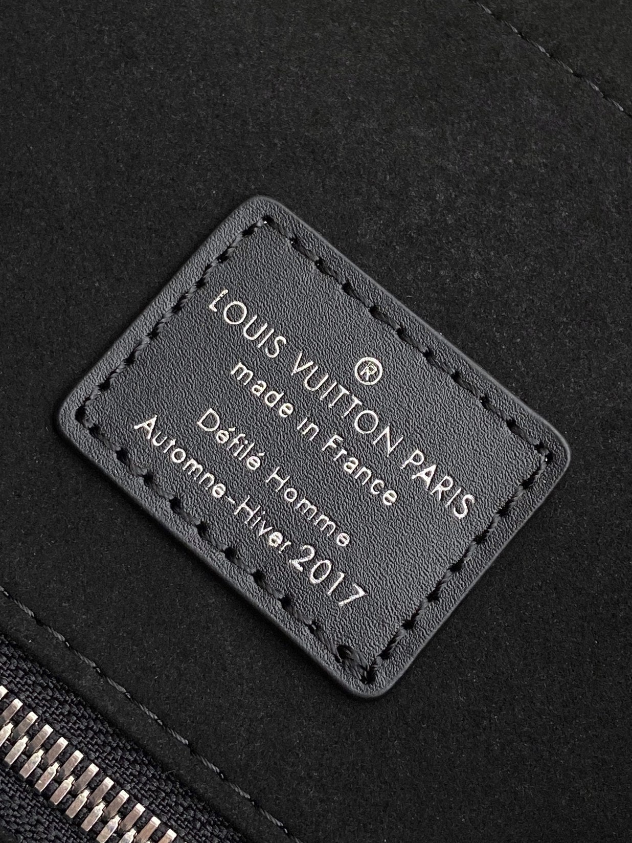 LV M41079 Christopher MM Backpack Black Epi XL Cowhide 268775 mysite