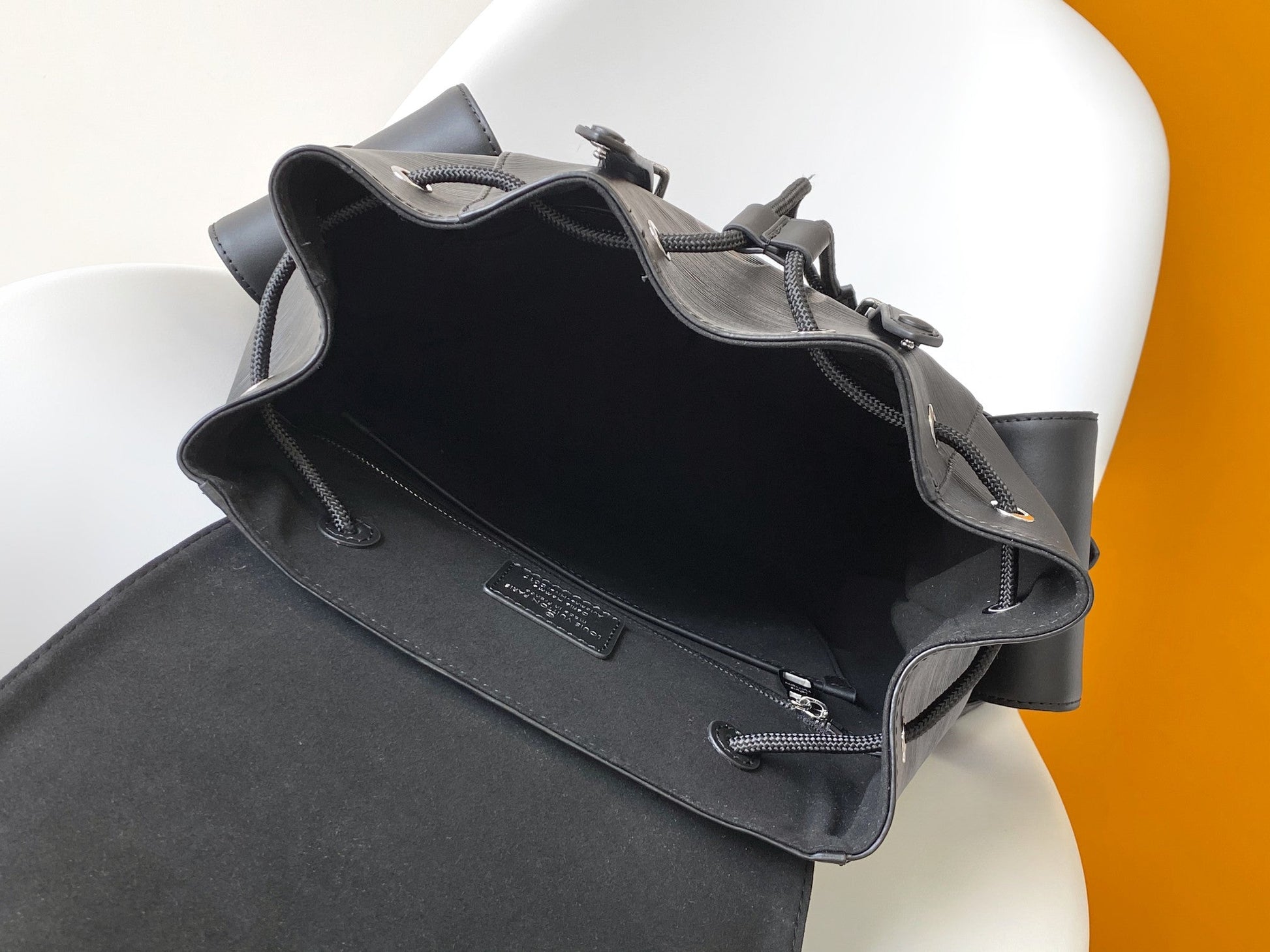 LV M41079 Christopher MM Backpack Black Epi XL Cowhide 268775 mysite