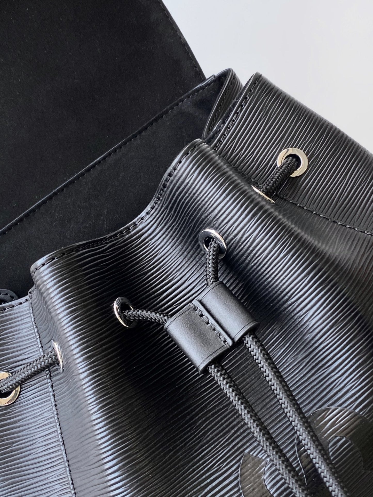 LV M41079 Christopher MM Backpack Black Epi XL Cowhide 268775 mysite