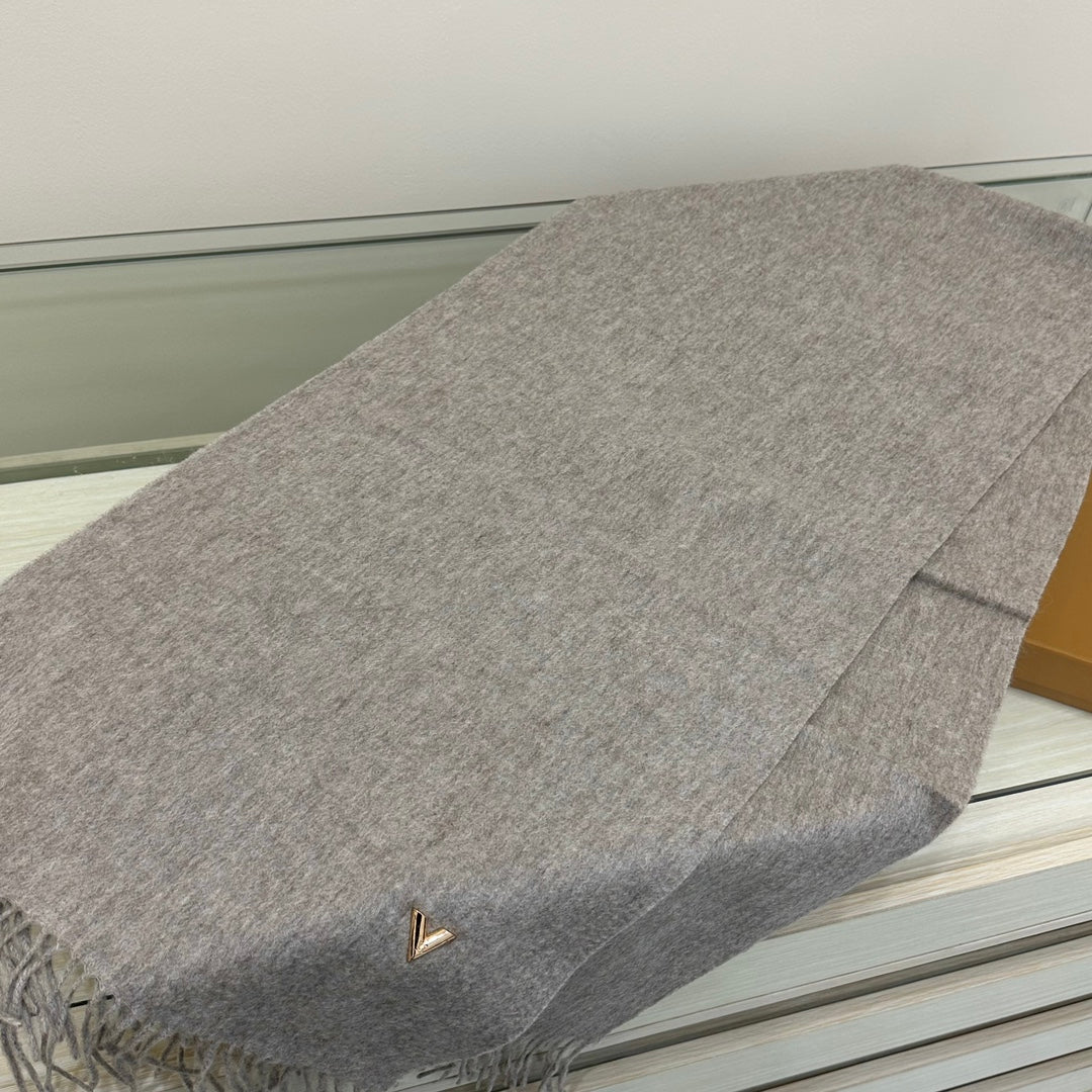 SCARF 200 CM IN PALE GRAY CASHMERE WITH GOLD LOGO 393102 mysite