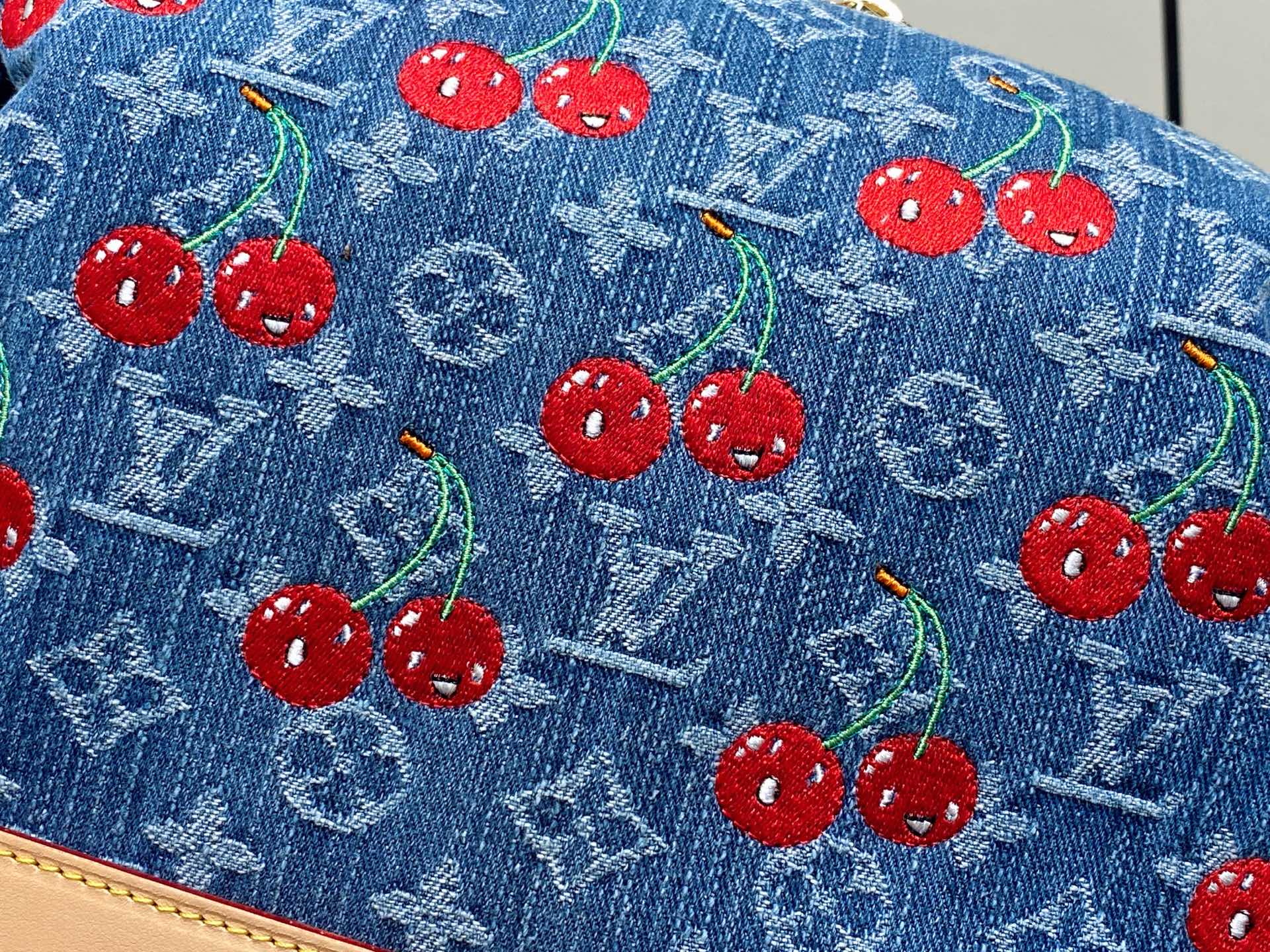 LV x TM Cosmetic Pouch GM 27cm Monogram Cherry Denim mysite
