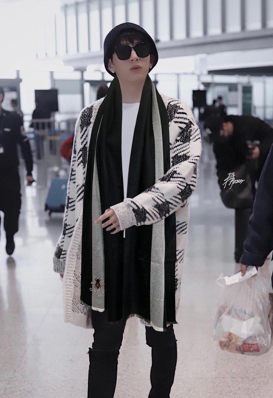 SCARF 200 CM IN BLACK MIX LIGHT GRAY CASHMERE WITH EMBROIDERED BEE 407515 mysite